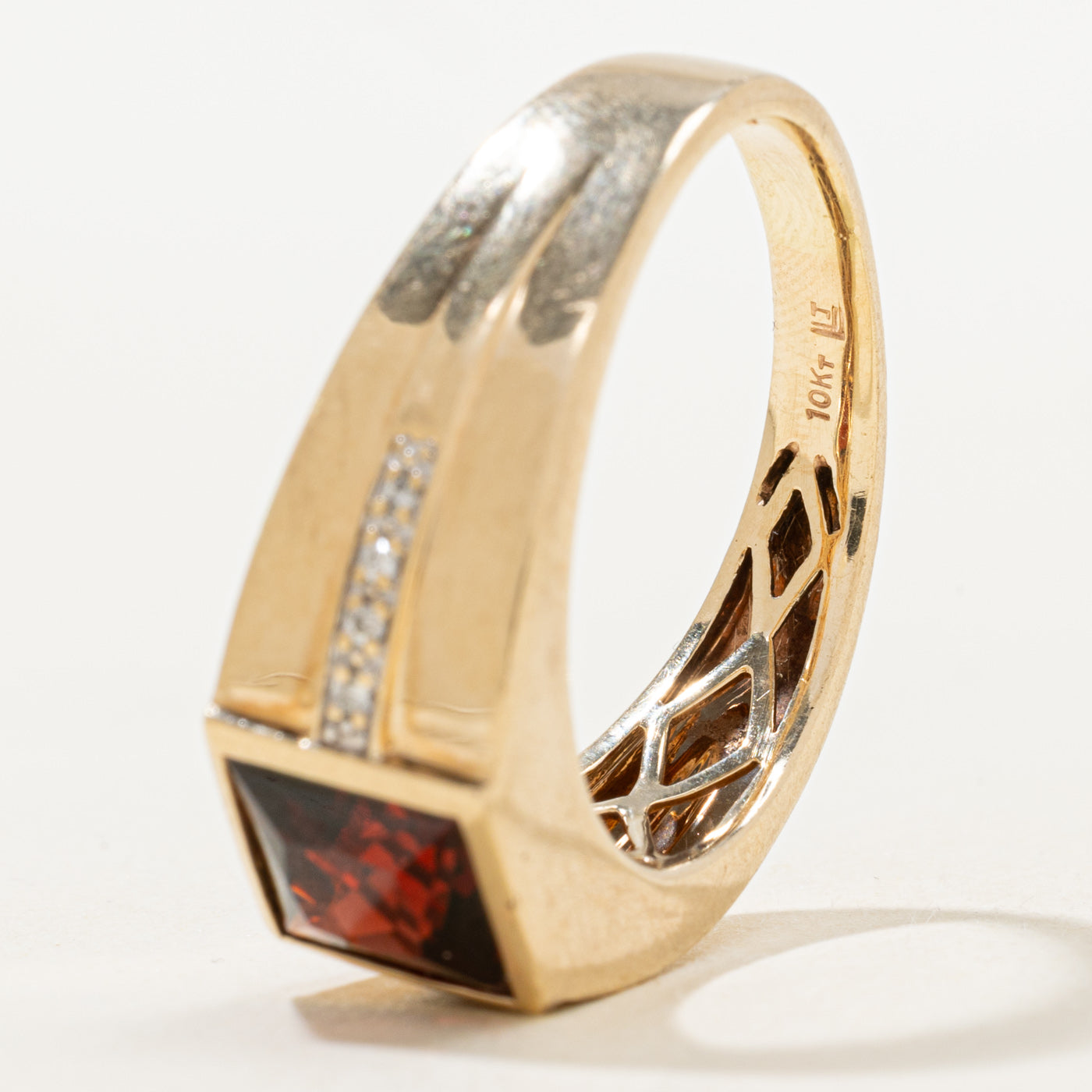 Princess Cut Garnet & Diamond Signet Ring | 3.16ct, 0.04ctw | SZ 12.0 |