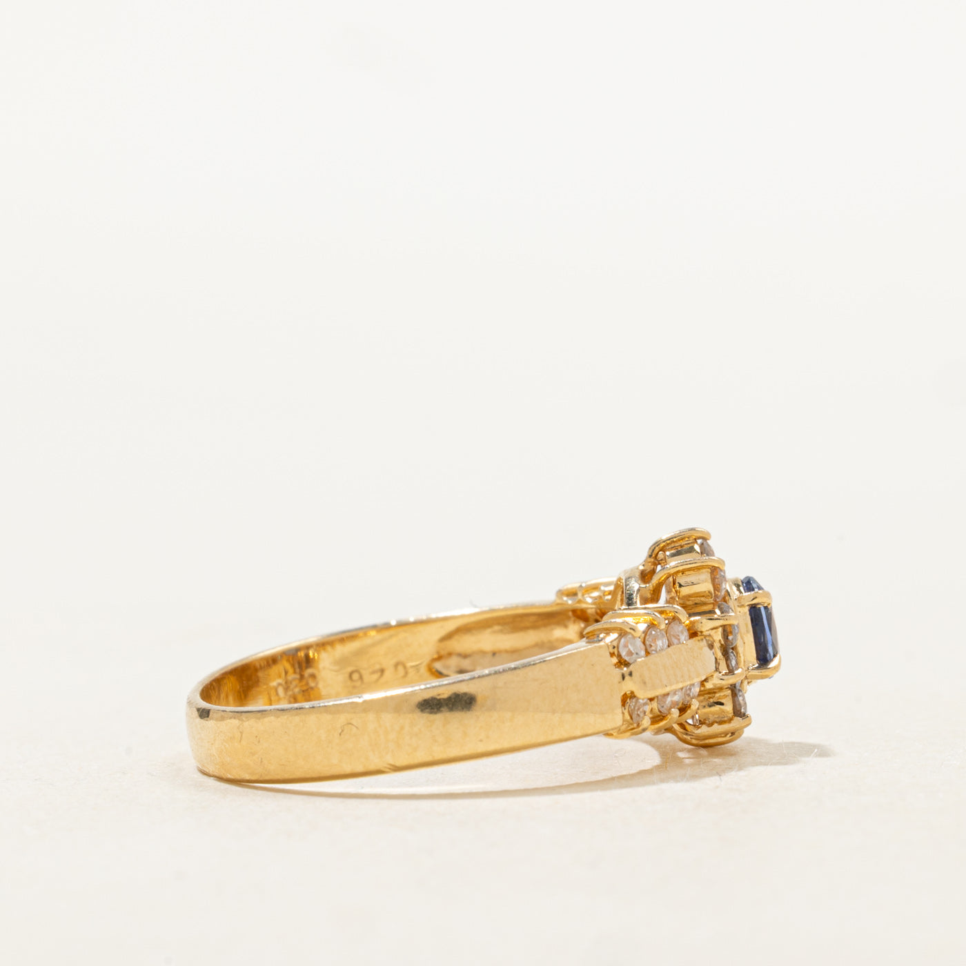 Bague halo pétales saphir et diamants | 0,26 ct, 0,21 ct au total | Taille 6,25 |