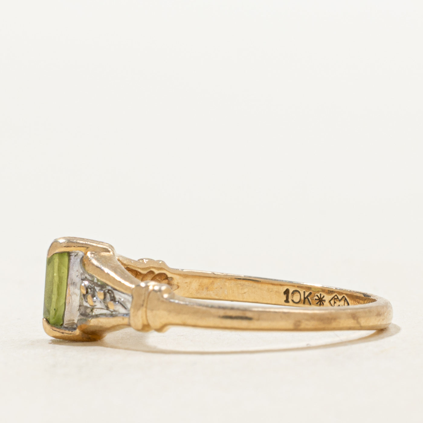 Oval Cut Peridot & Diamond Tapered Ring | 0.41ct, 0.02ctw | SZ 6.5 |