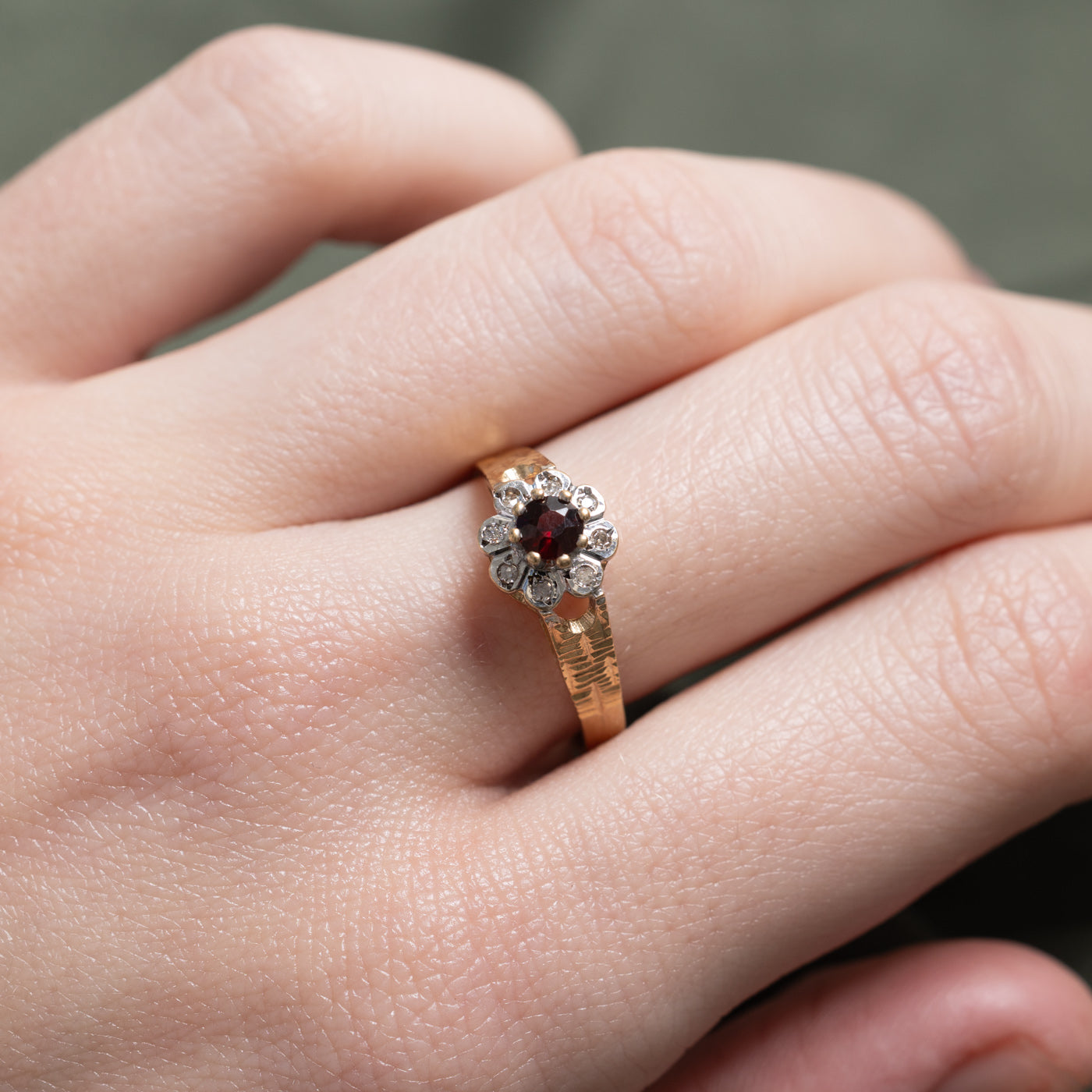 1977 Birmingham Garnet & Diamond Daisy Ring | 0.22ct, 0.04ctw | SZ 8.25 |