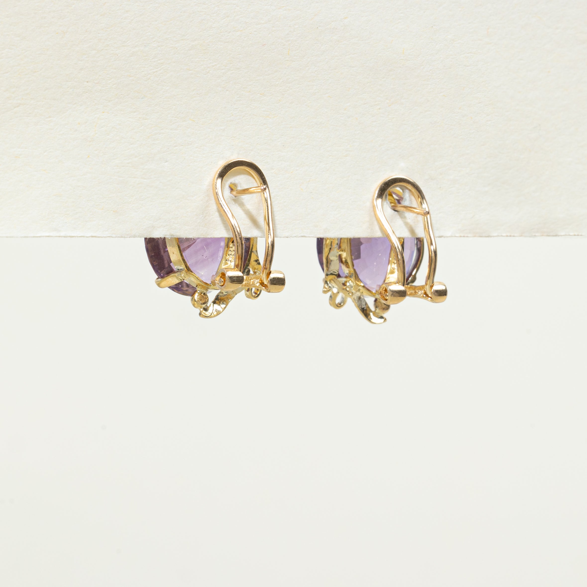 Boucles d'oreilles Omega ajourées en or jaune et améthyste | 12,50 ct