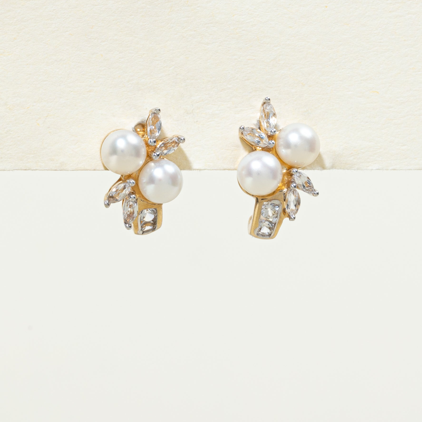 Boucles d'oreilles pendantes serties de saphirs synthétiques et de perles | 0,50 ct