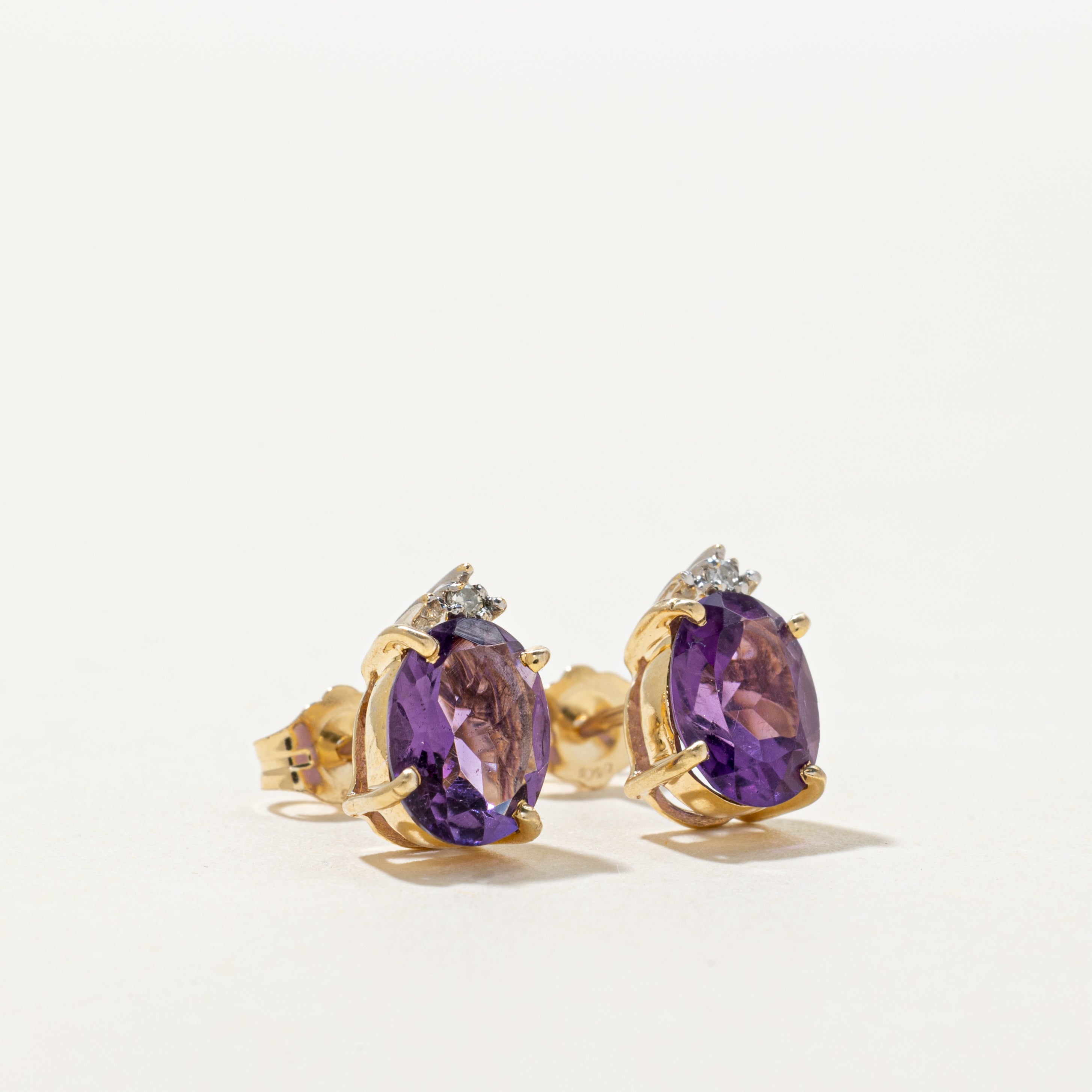 Boucles d'oreilles puces serties d'améthystes et de diamants | 1,60 ct, 0,02 ct