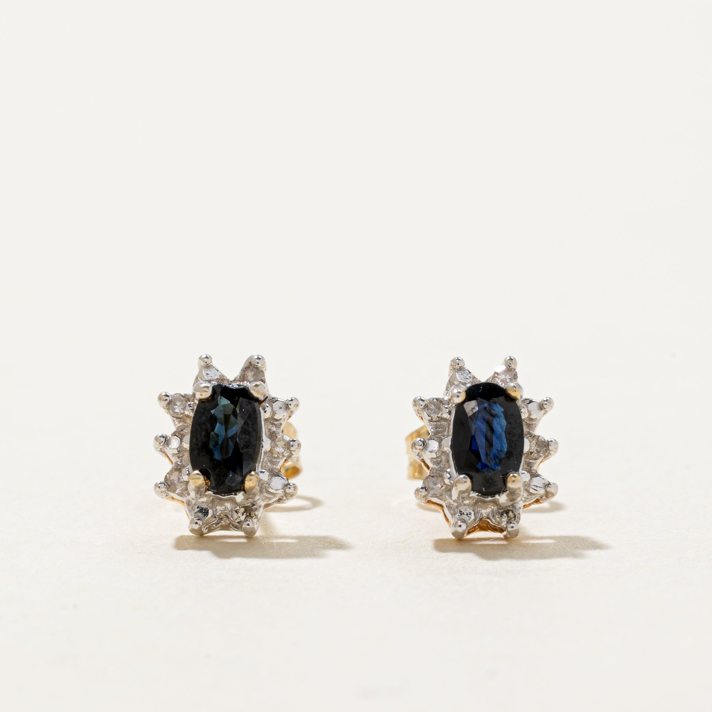 Boucles d'oreilles puces serties de saphirs et de diamants (halo) | 0,44 ct, 0,05 ct