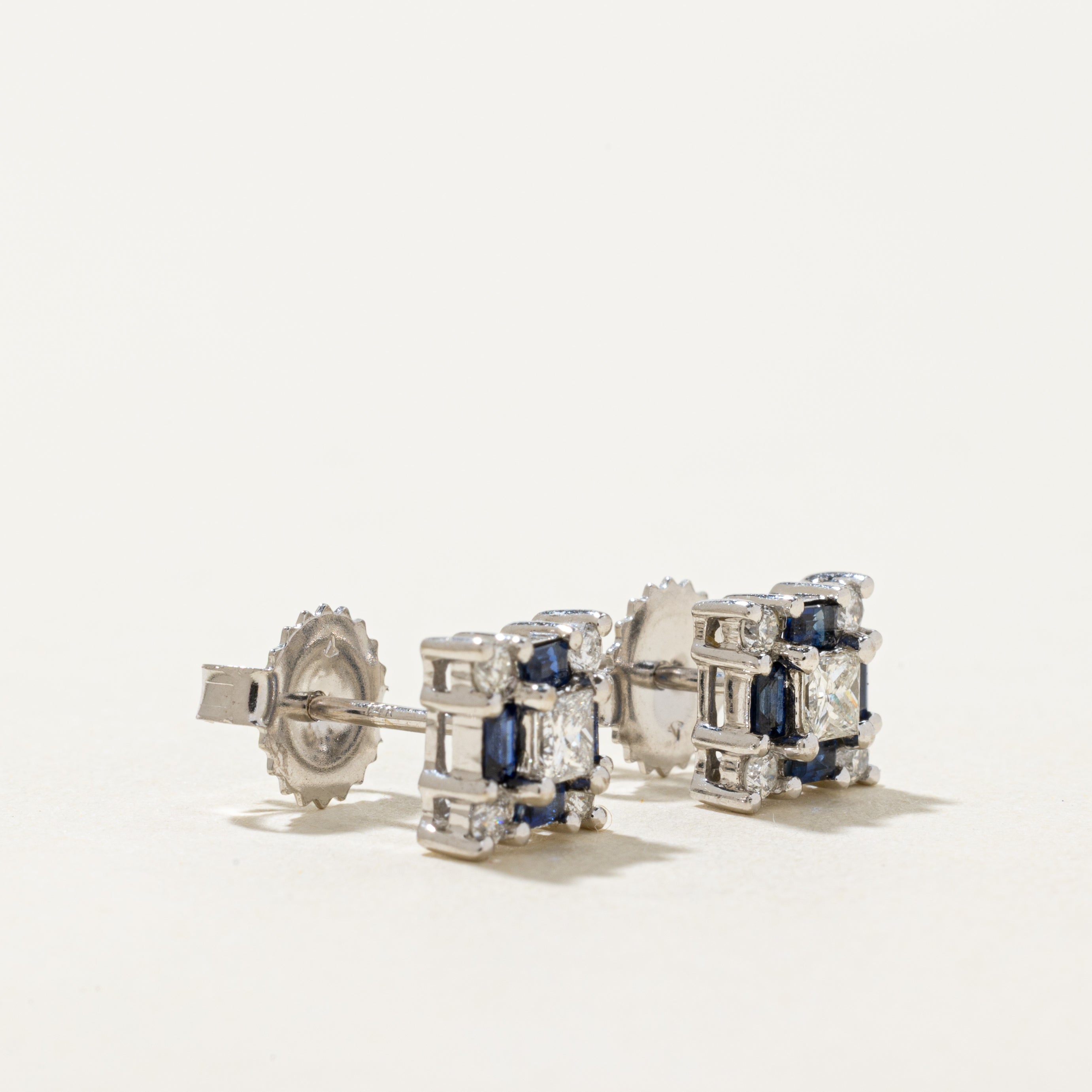 Boucles d'oreilles puces en diamants taille baguette et saphirs à motif damier | 0,50 ct, 0,25 ct