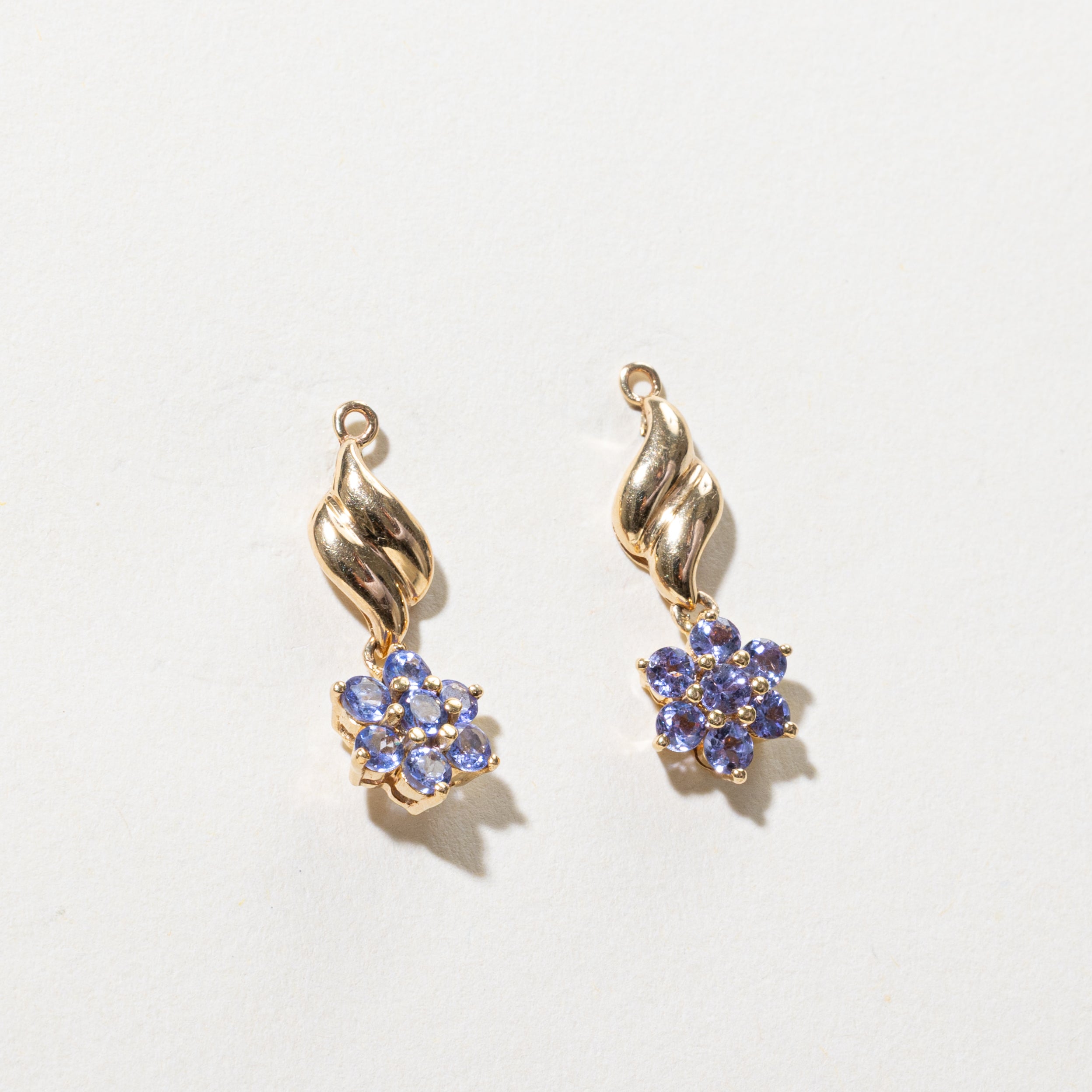 Boucles d'oreilles pendantes en tanzanite, motif marguerite | 0,75 ct
