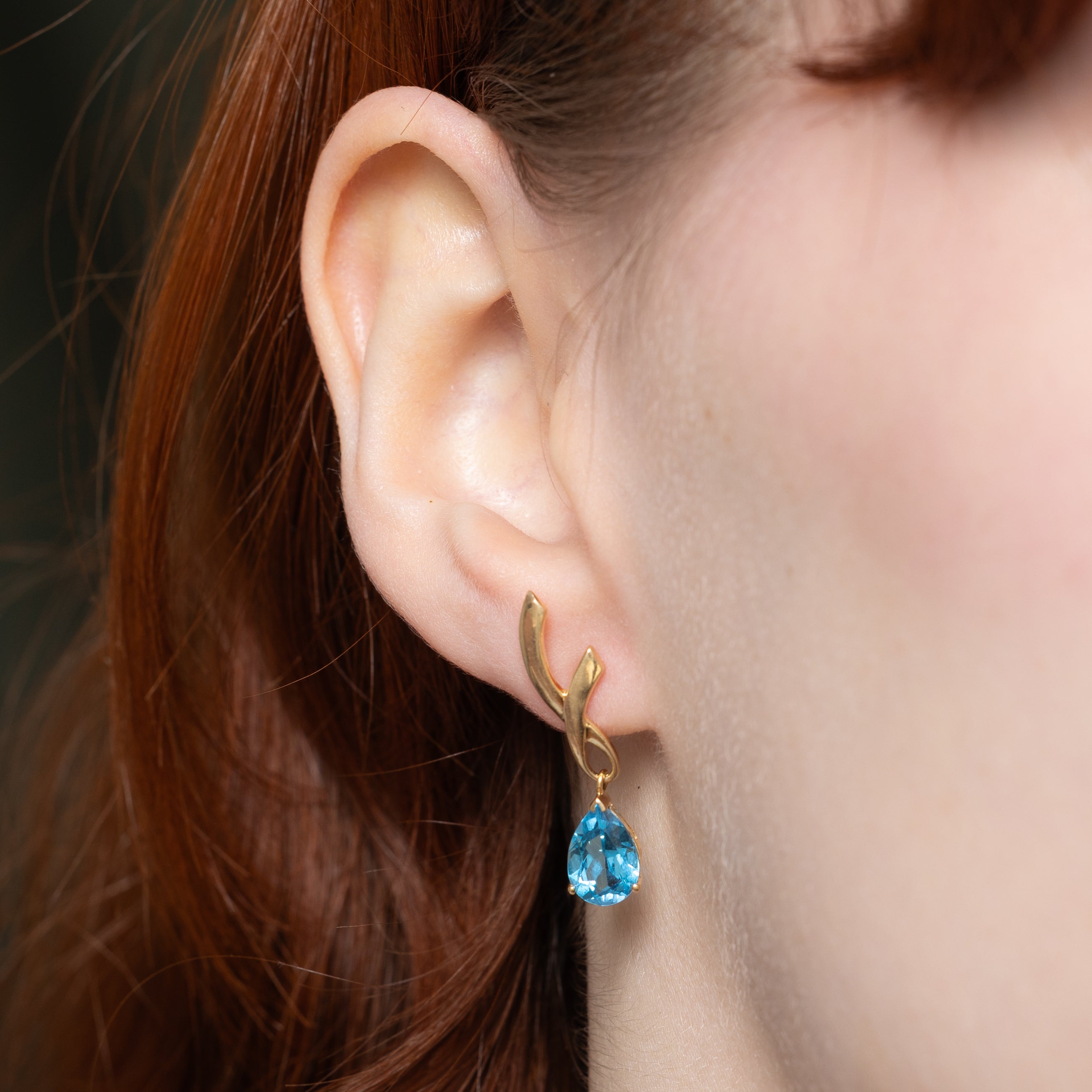 Boucles d'oreilles pendantes en topaze bleue taille poire | 3,00 ct