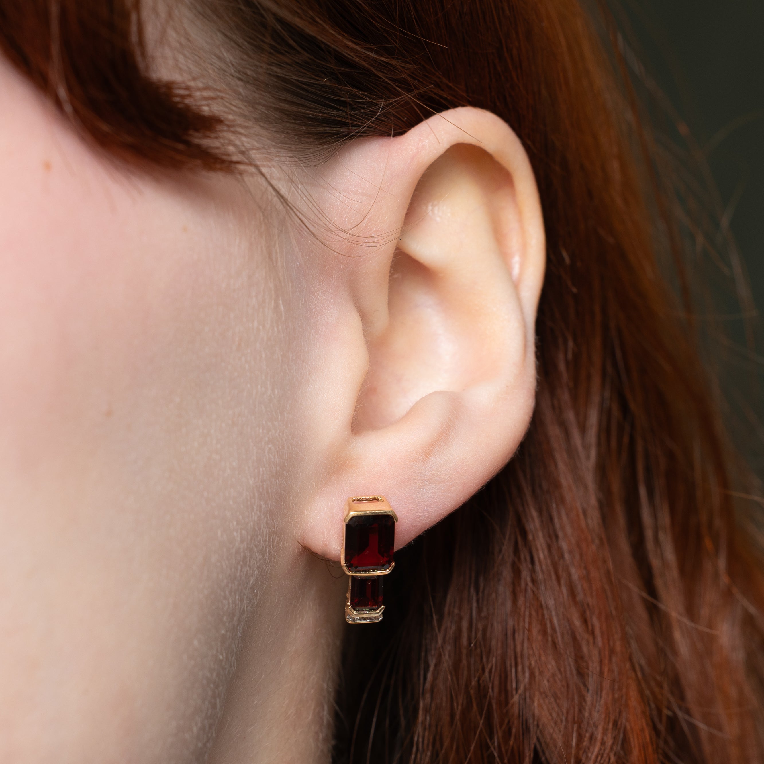 Boucles d'oreilles pendantes serties de grenats et de diamants | 4,25 ct au total, 0,06 ct au total