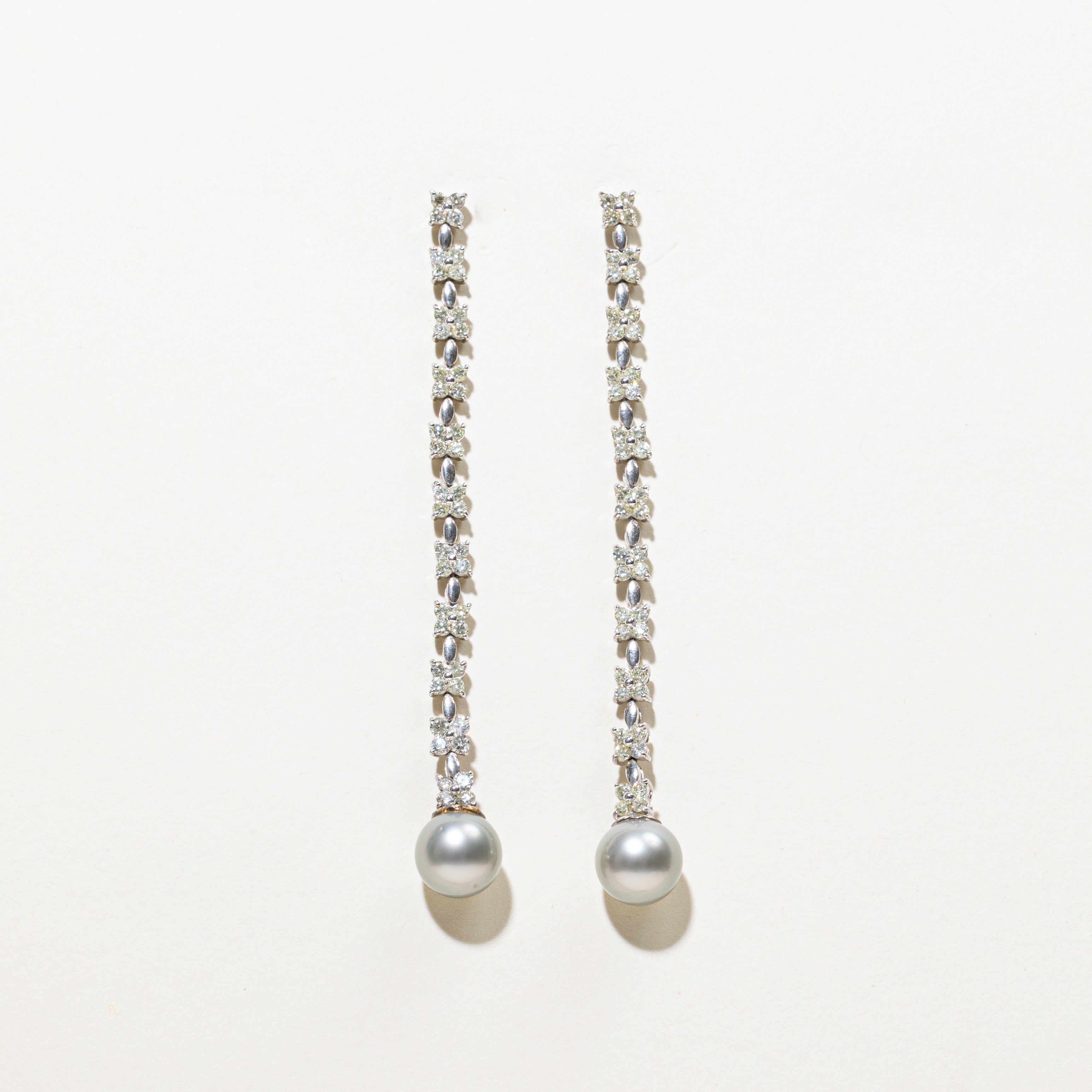 Boucles d'oreilles pendantes florales segmentées en diamants et perles d'argent | 2,64 ct