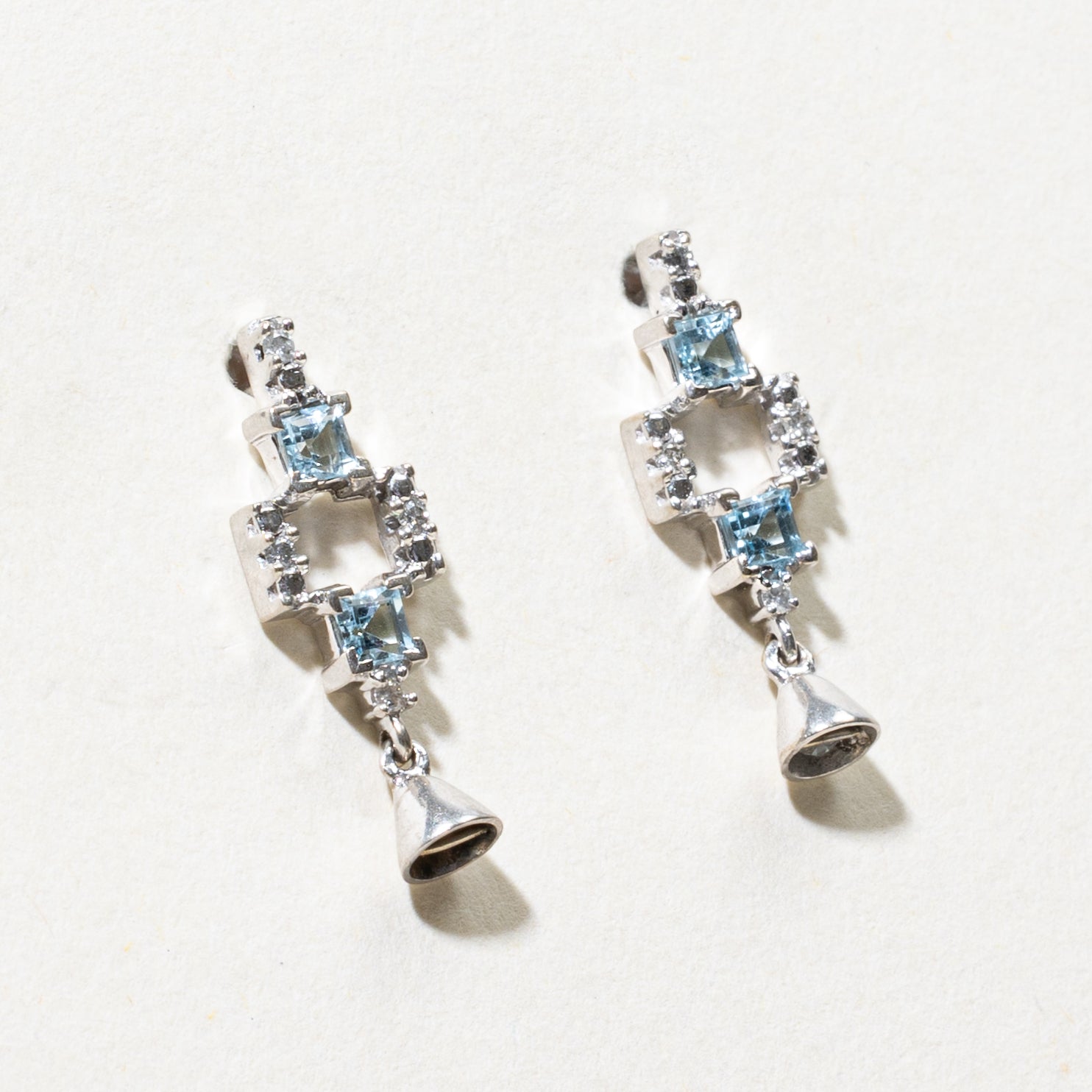 Boucles d'oreilles pendantes en topaze bleue et diamants | 0,40 ct, 0,04 ct