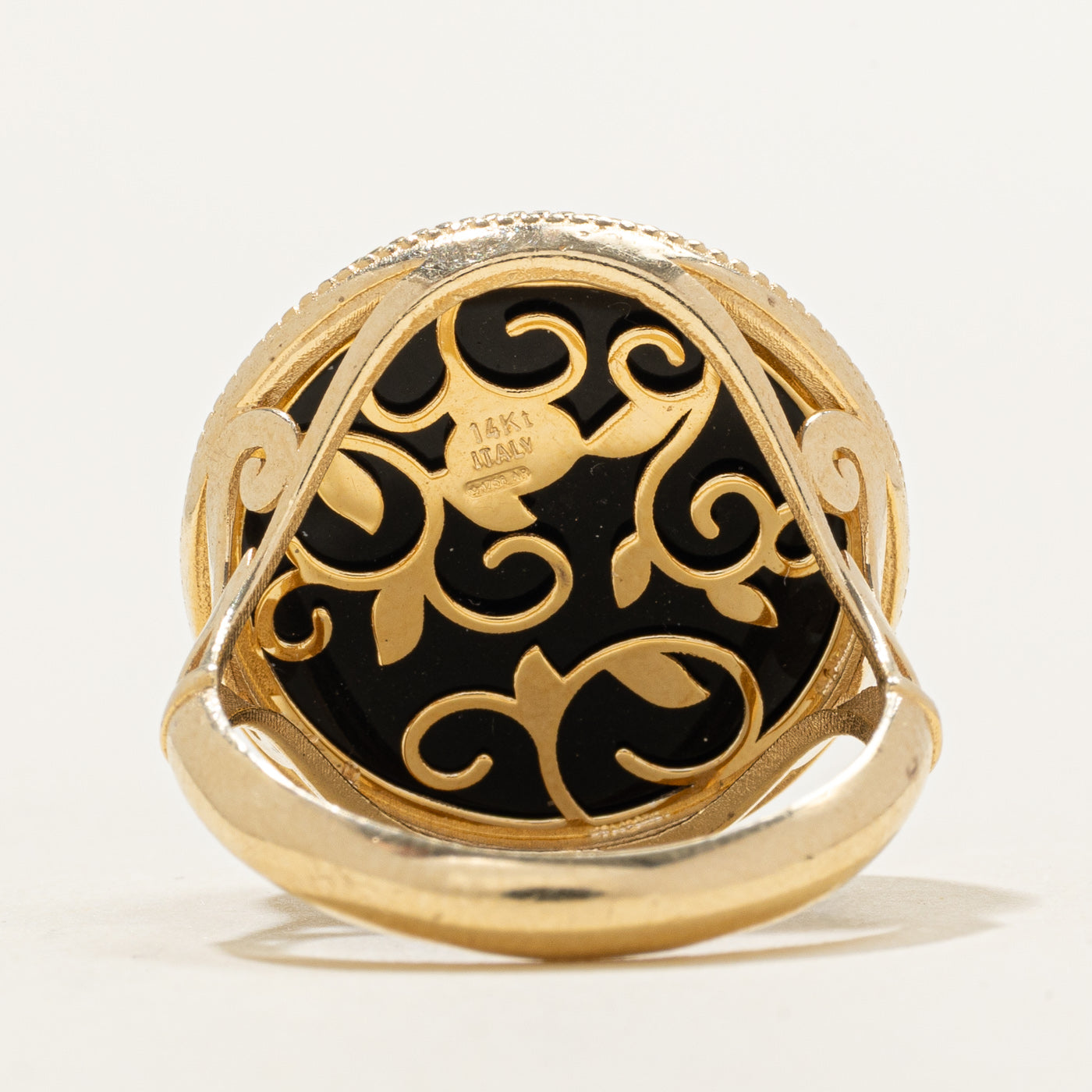 Bague cocktail en onyx italien à motif de volutes feuillagées | 10,00 ct | Taille 8,0