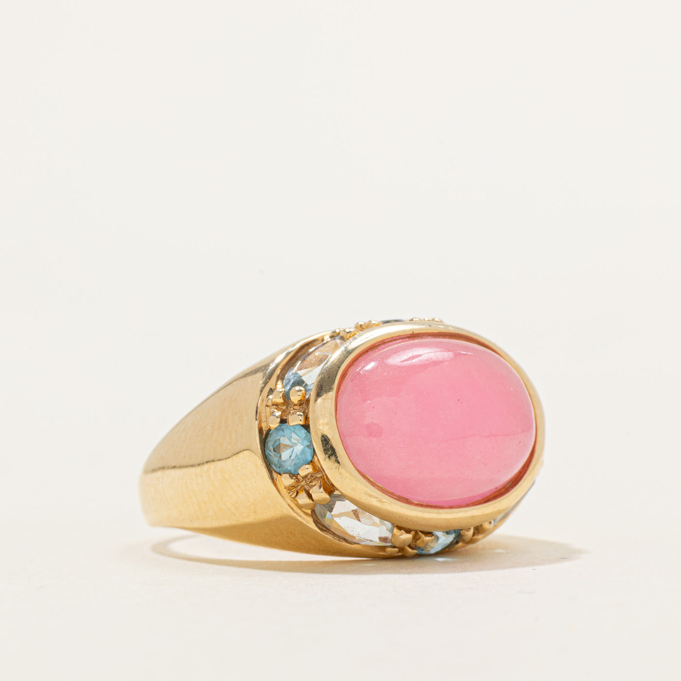 Bague cocktail en cabochon de jadéite teintée, aigue-marine et topaze | 6 ct | Taille 8,0