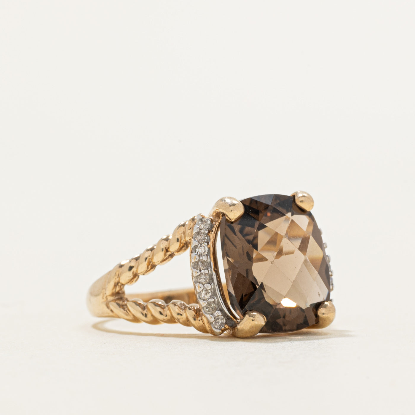 Bague cocktail en quartz fumé et diamants | 6,00 ct, 0,08 ct au total | Taille 7,00