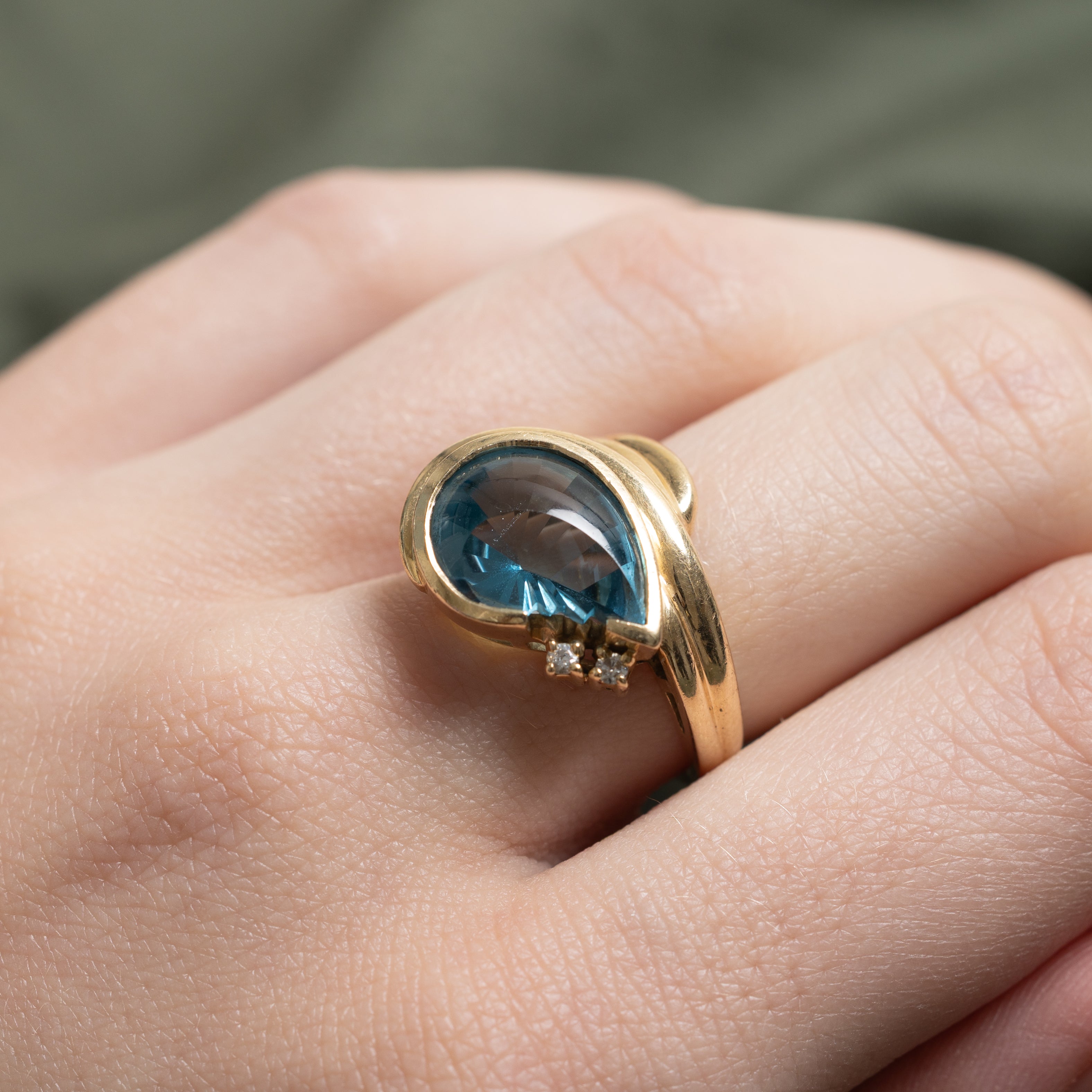 Blue Topaz & Diamond Grooved Cocktail Ring | 5.84ct, 0.03ctw | SZ 5.5