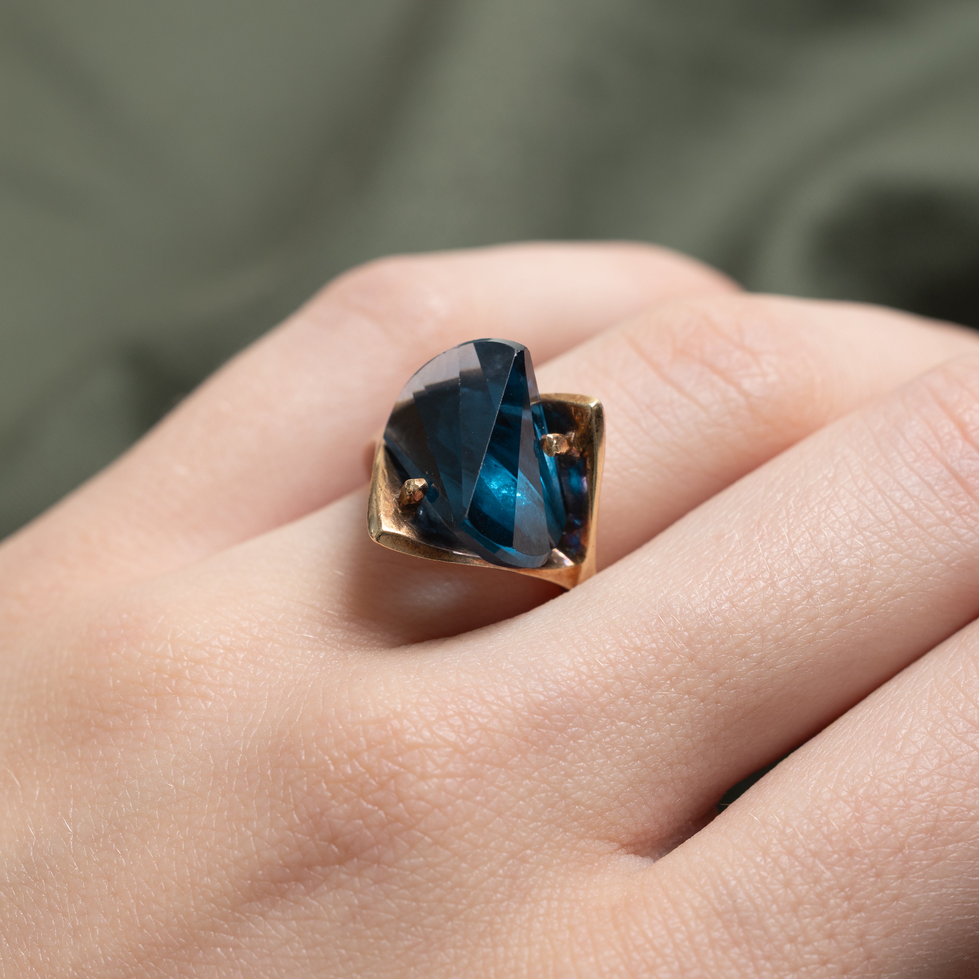 Synthetic Spinel Abstract Cocktail Ring | 13.50ct | SZ 5.75