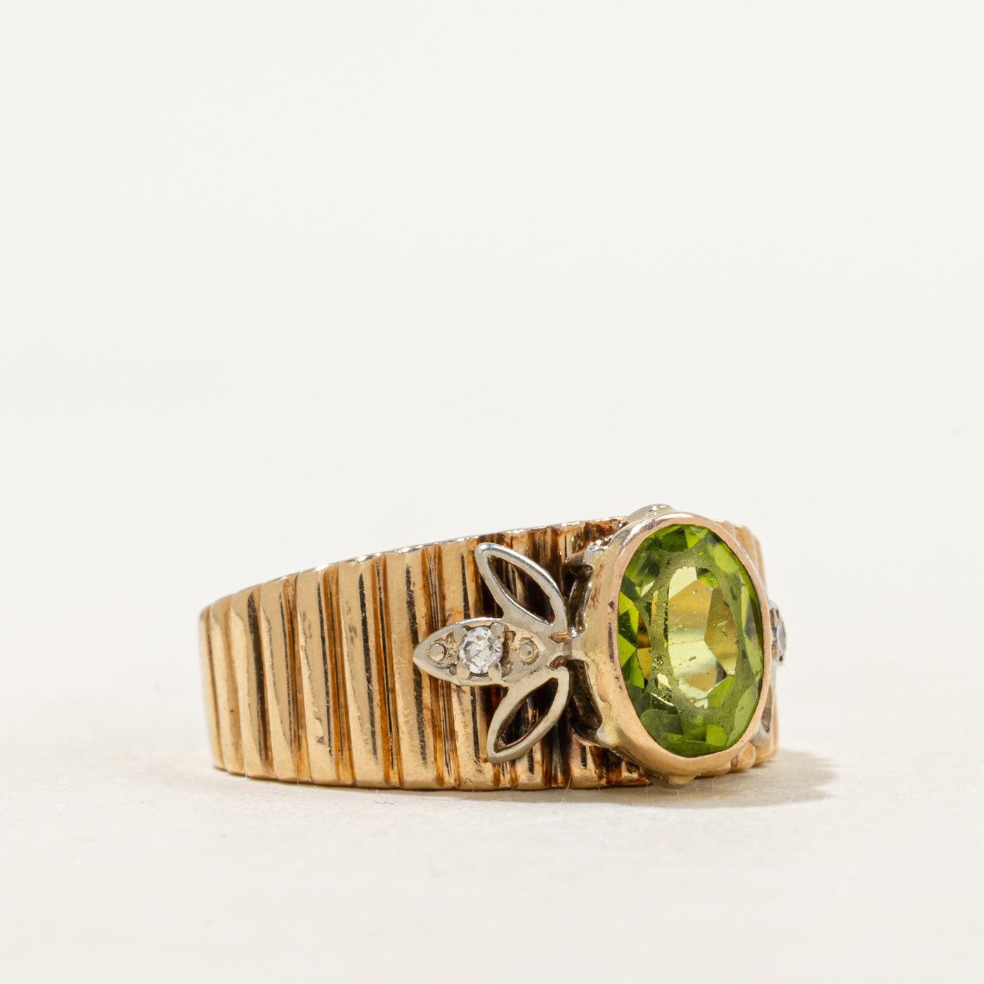 Peridot & Diamond Grooved Ring | 1.26ct, 0.02ctw | SZ 6.25