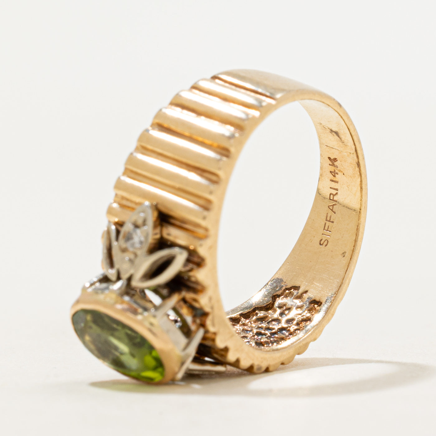 Peridot & Diamond Grooved Ring | 1.26ct, 0.02ctw | SZ 6.25