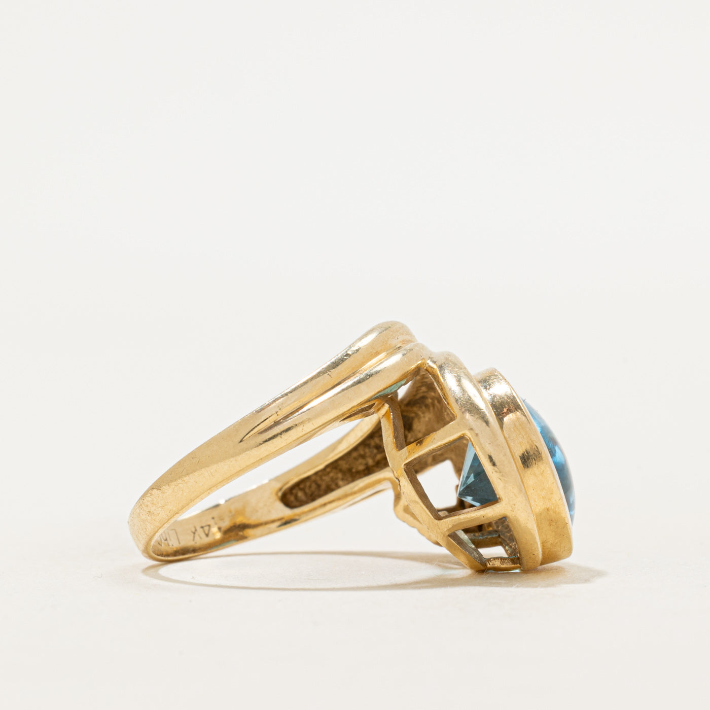 Blue Topaz & Diamond Grooved Cocktail Ring | 5.84ct, 0.03ctw | SZ 5.5