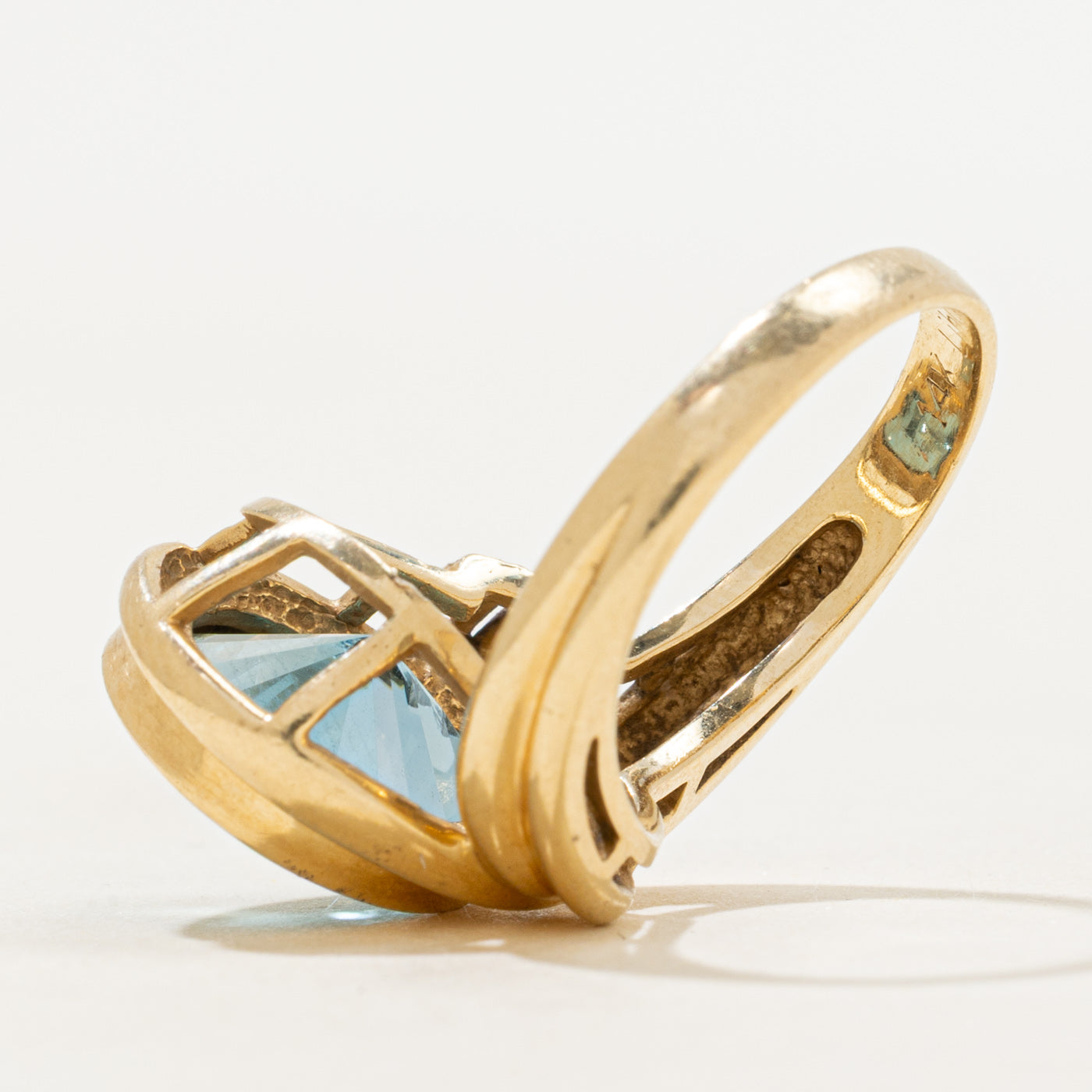 Blue Topaz & Diamond Grooved Cocktail Ring | 5.84ct, 0.03ctw | SZ 5.5