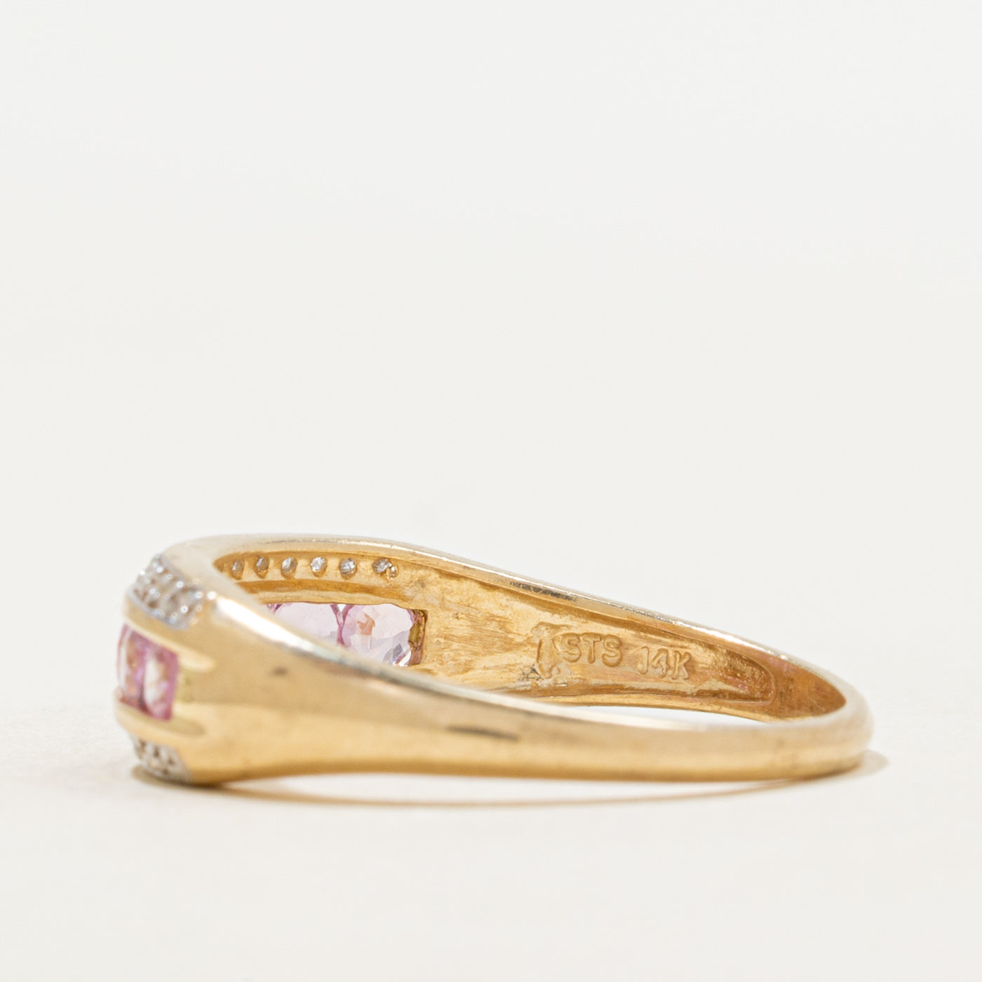 Bague multi-rangs en saphir rose synthétique et diamants naturels | 0,88 ct, 0,09 ct | Taille 8