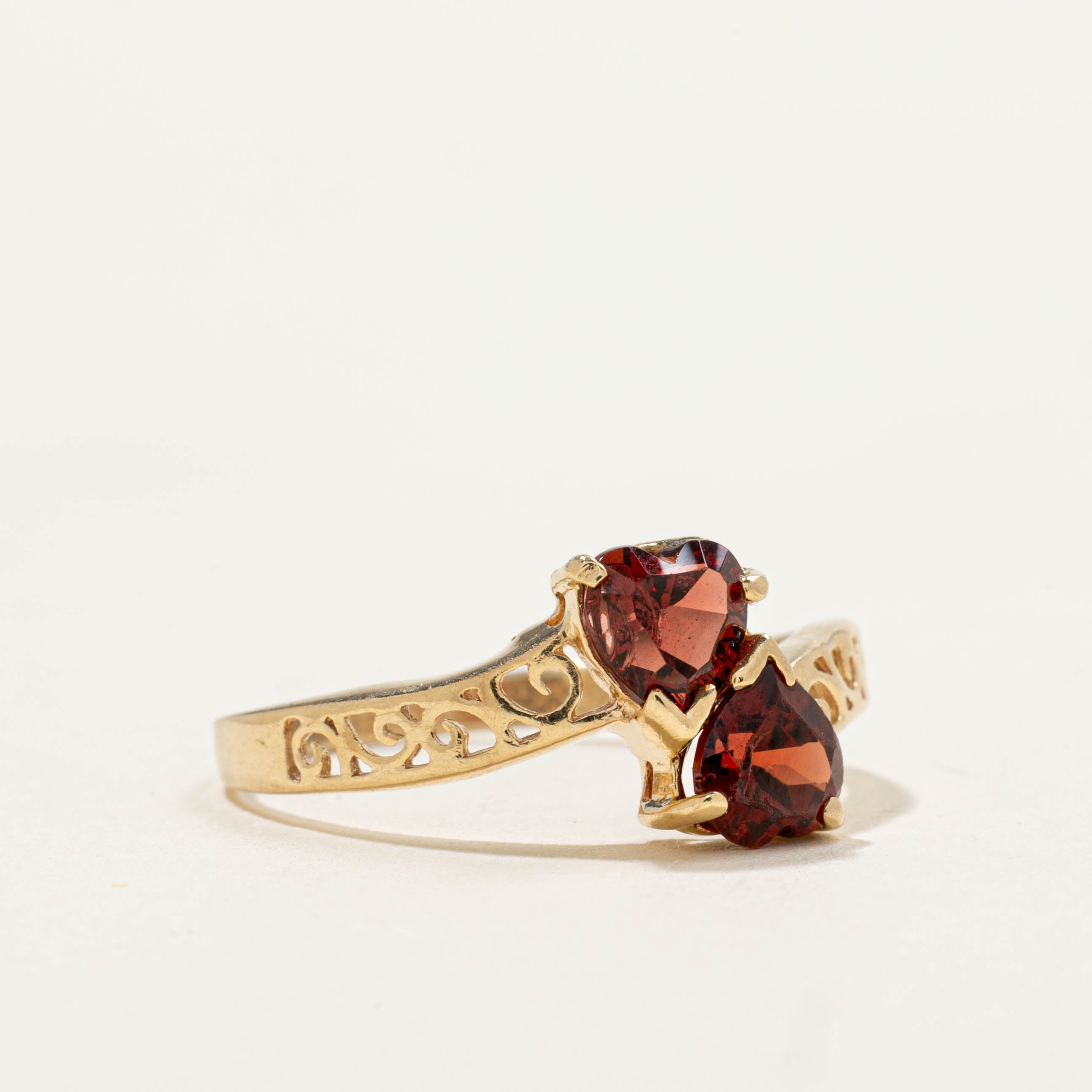 14k Toi et Moi Heart Cut Garnet Ring | 1.00ctw | SZ 6.25