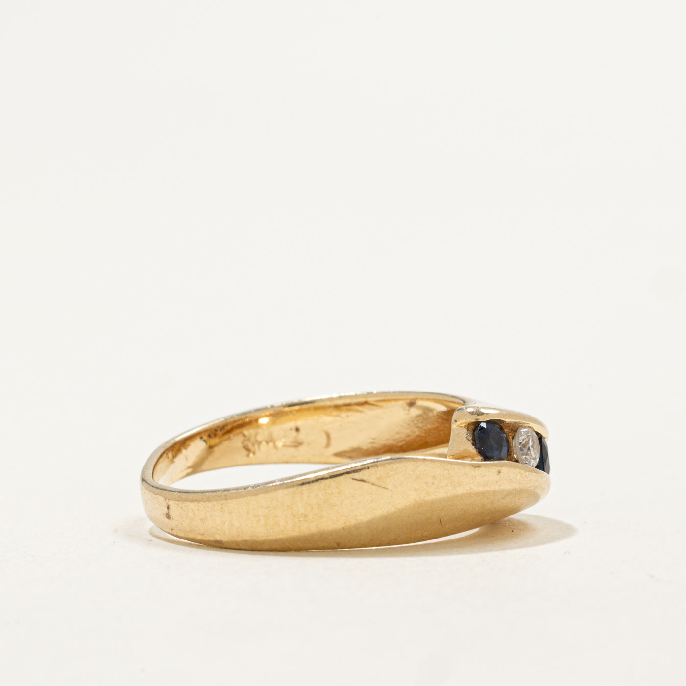 Bague abstraite sertie de saphirs et de diamants en or 10 carats | 0,18 ct et 0,12 ct au total | Taille 6,75