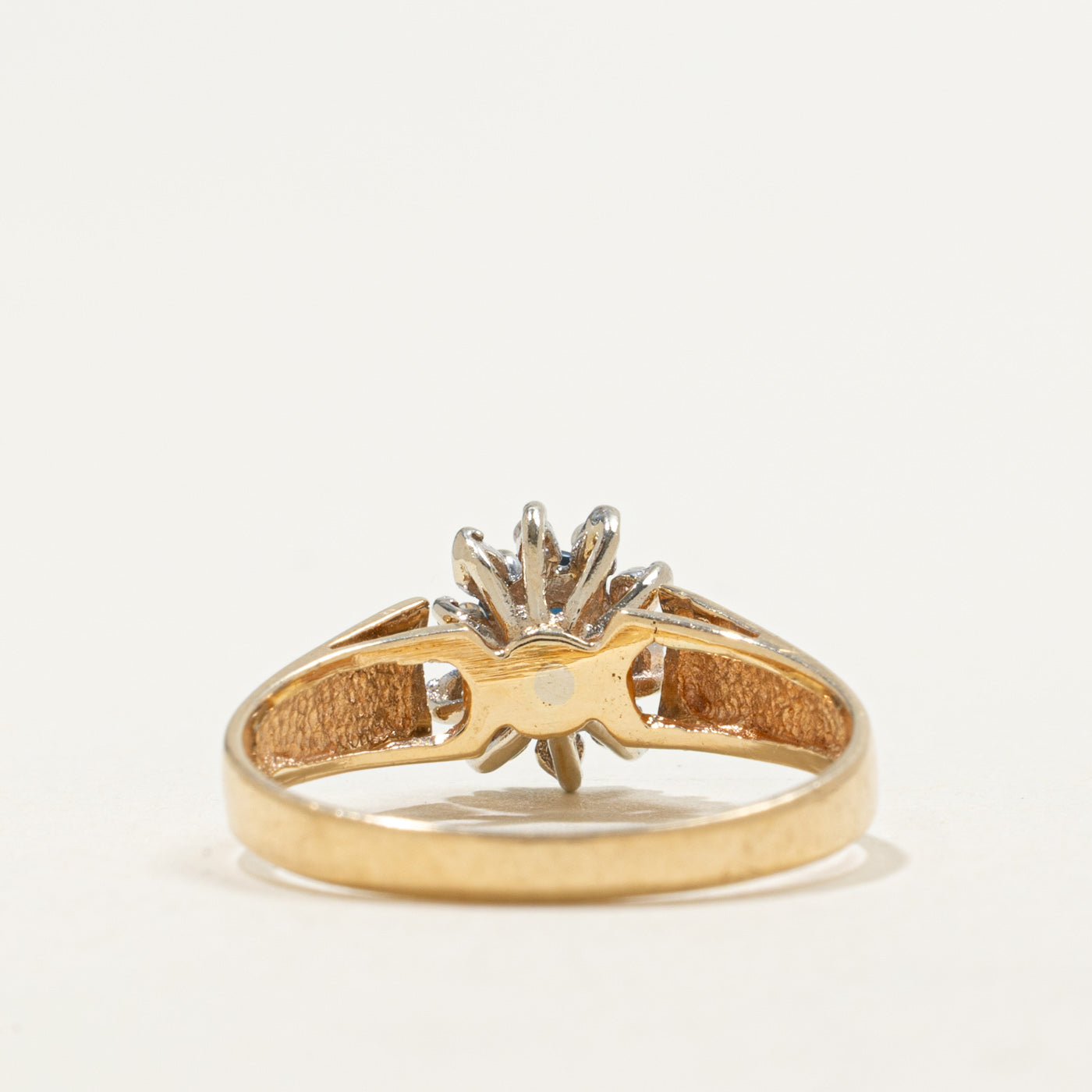 Bague halo pétale en or 14 carats sertie de saphirs et de diamants | 0,50 ct, 0,10 ct au total | Taille 6,75