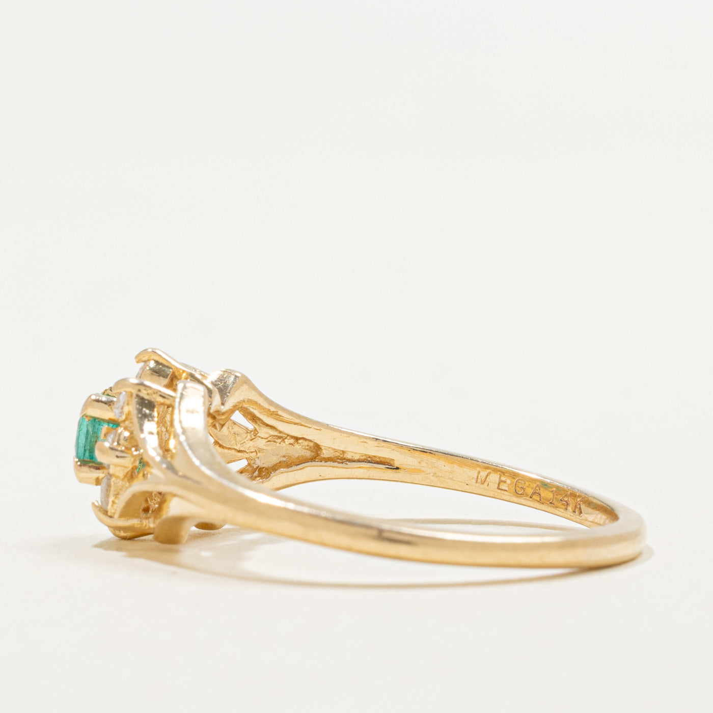 14K Round Cut Emerald & Diamond Petal Halo Ring | 0.20ct, 0.16ctw | SZ 8.25