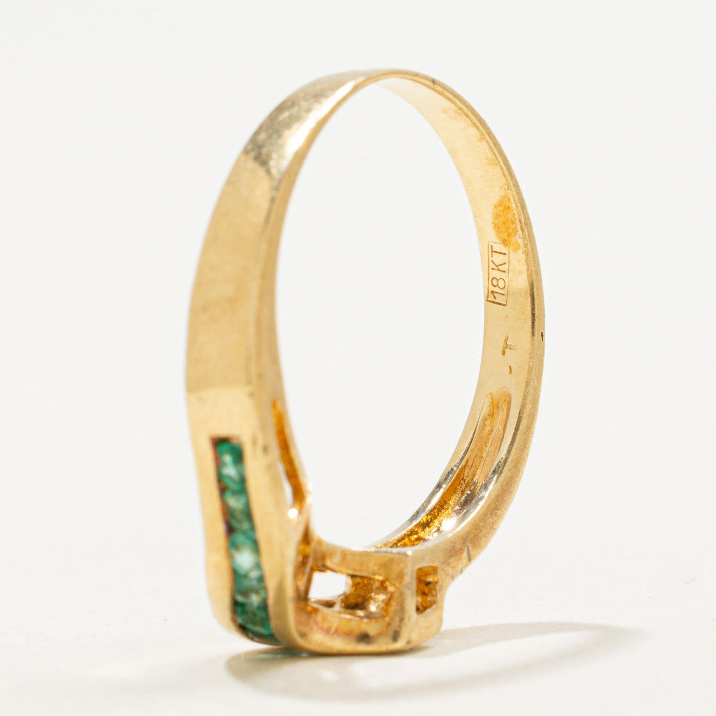 Bague Wave sertie d'émeraudes et de diamants en or 18 carats | 0,16 ct au total, 0,04 ct au total | Taille 6,75