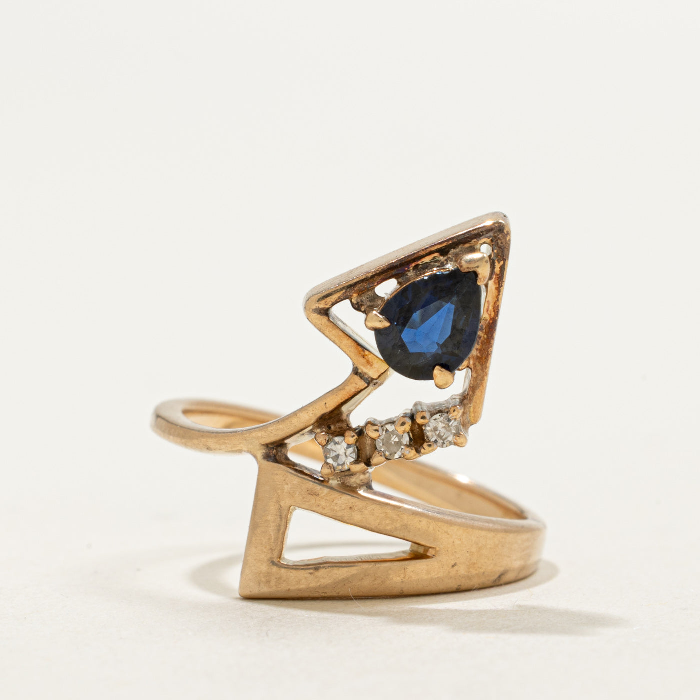 Bague abstraite en or 14 carats avec saphir taille poire et diamants | 0,45 ct, 0,03 ct | Taille 6,0