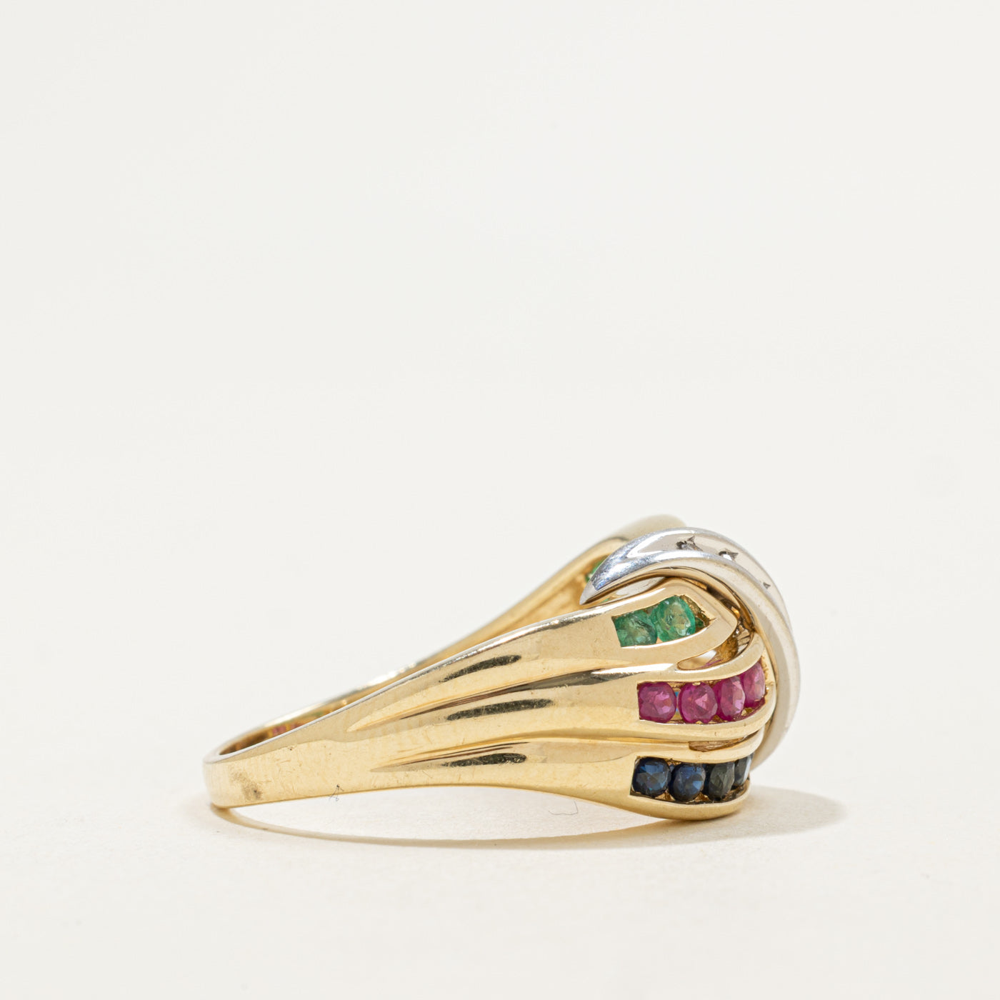 Bague croisée ondulée en or 10 carats, ornée de plusieurs pierres précieuses rondes (0,77 ct au total, 0,07 ct au total) | Taille 8,25