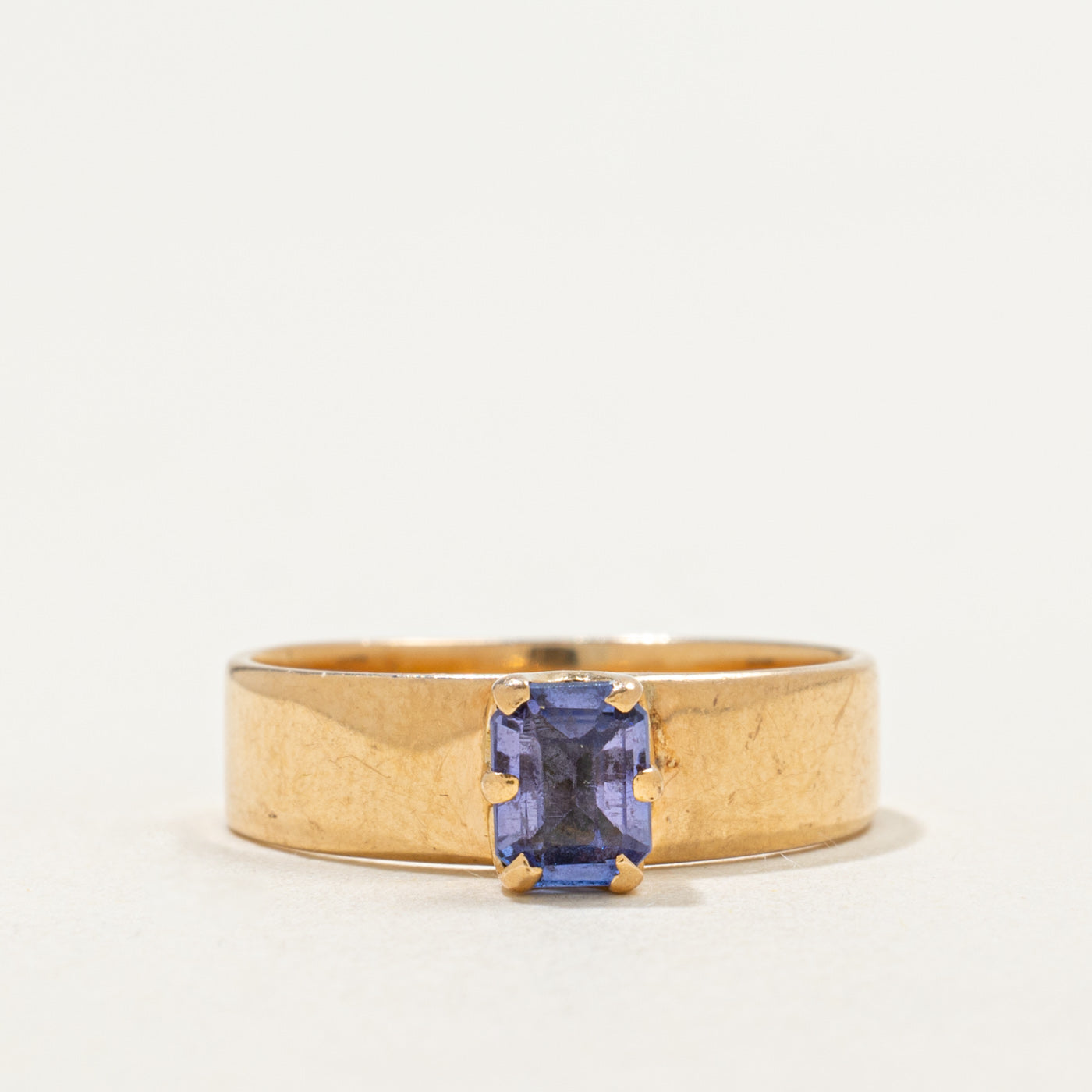 Bague en or 18 carats sertie d'une tanzanite taille rectangulaire | 0,65 ct | Taille 6,75