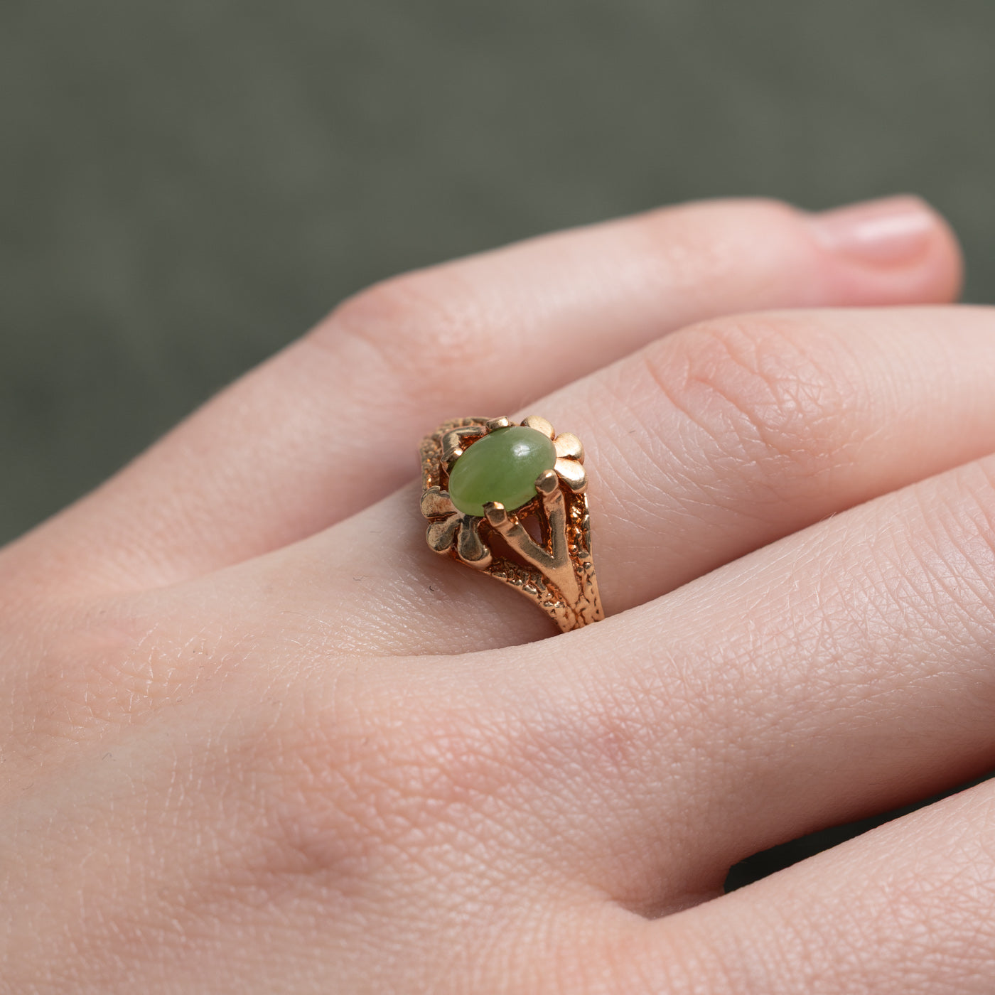 Bague texturée en jade néphrite cabochon 10K | 0,70 ct | Taille 5,5