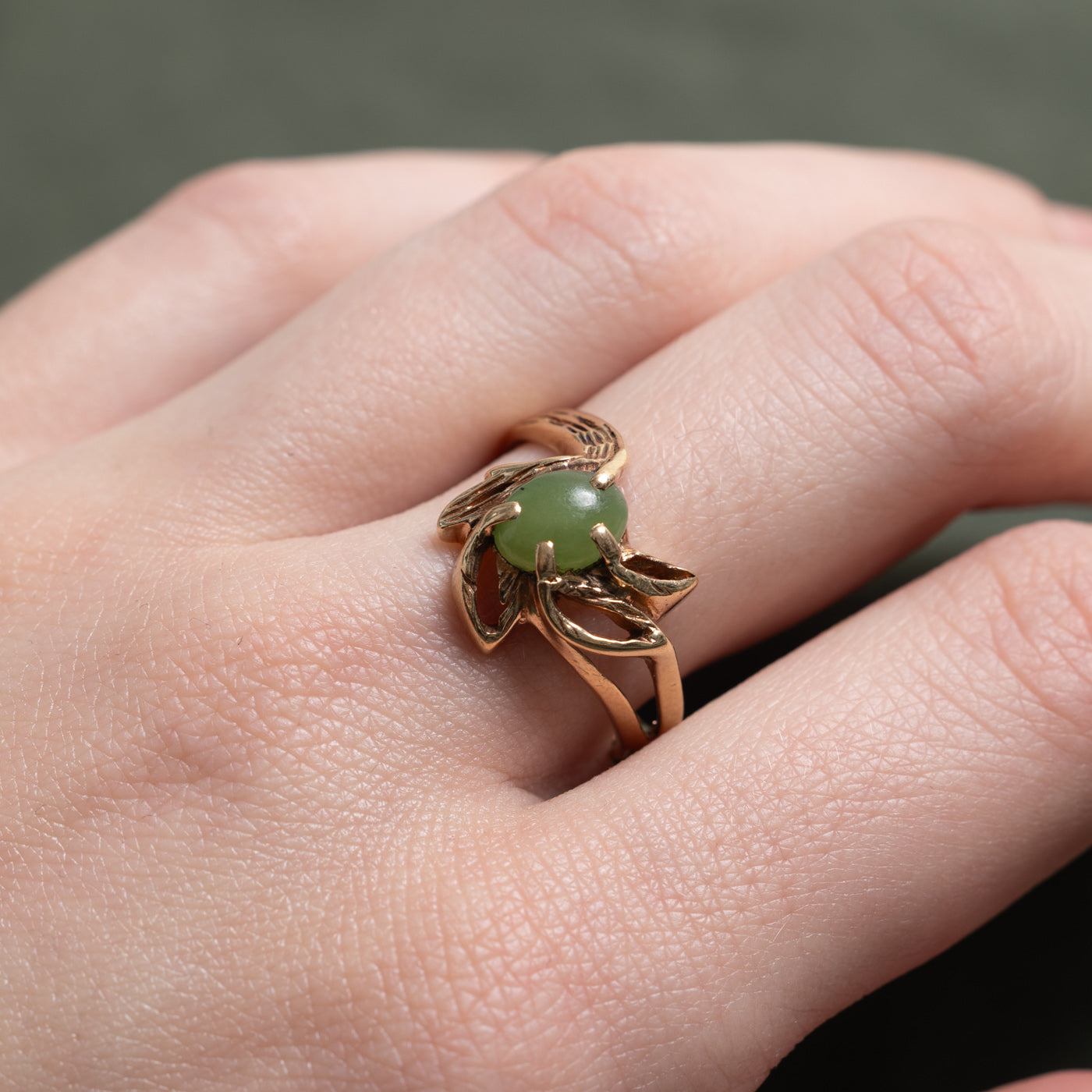 10K Cabochon Nephrite Jade Abstract Ring | 1.00ct | SZ 8.25