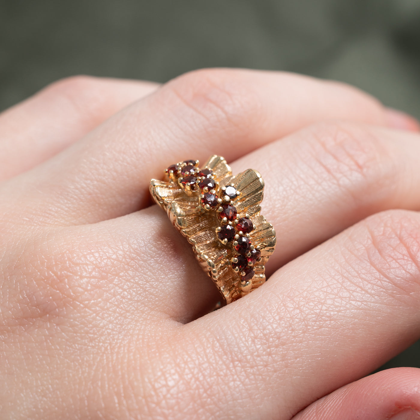 Garnet Cluster Textured Cocktail Ring | 0.88ctw | SZ 7.75 |