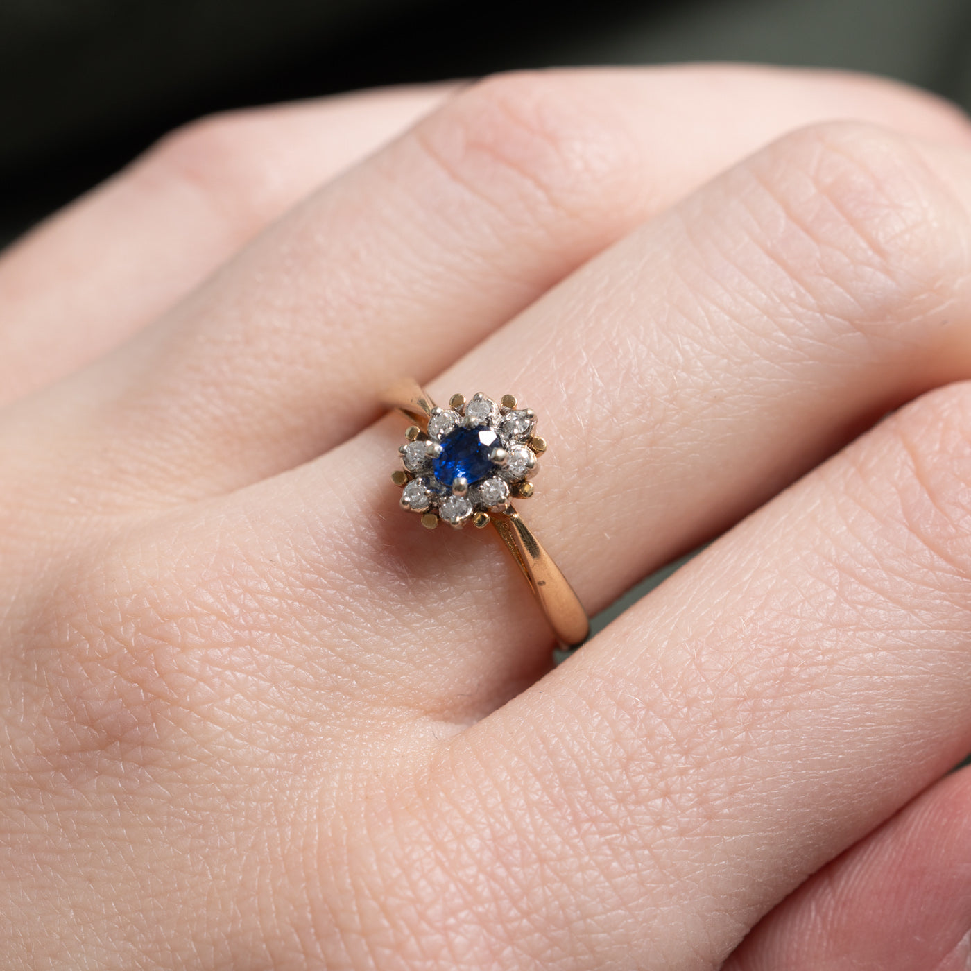 Oval Cut Sapphire & Diamond Halo Ring | SZ 6.0 |