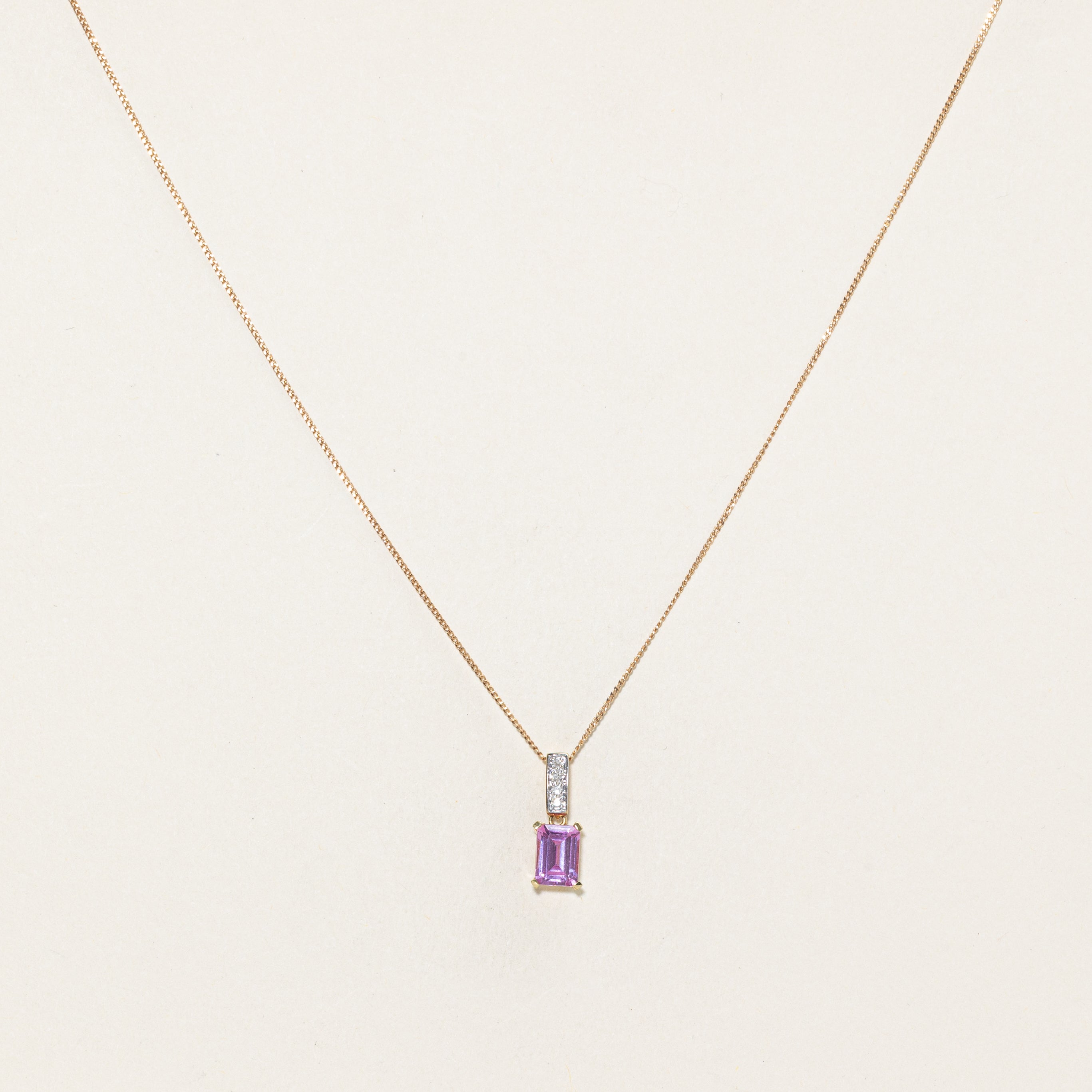 Collier pendentif saphir synthétique et diamant | 1,2 ct, 0,02 ct au total | 48 cm |