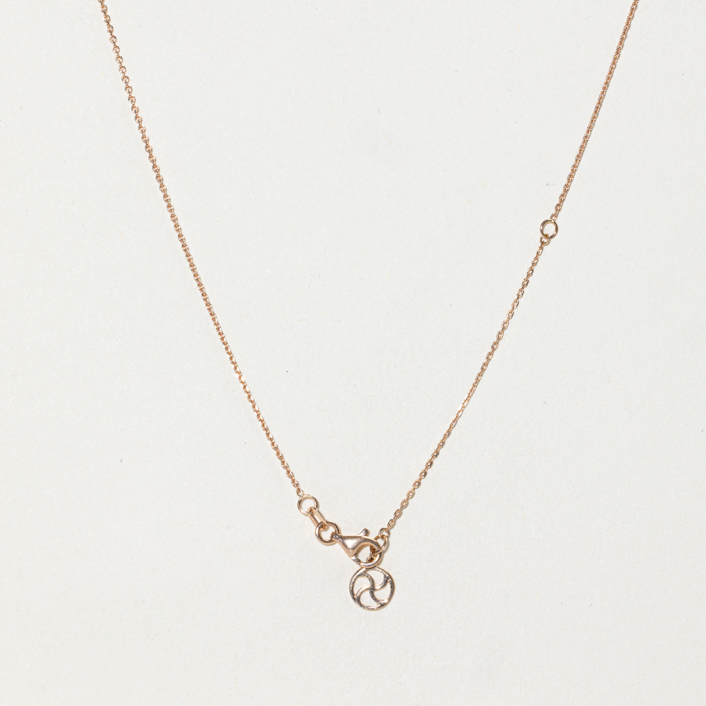 Collier pendentif colonne en or rose et diamants noirs | 0,08 ct | 45,7 cm