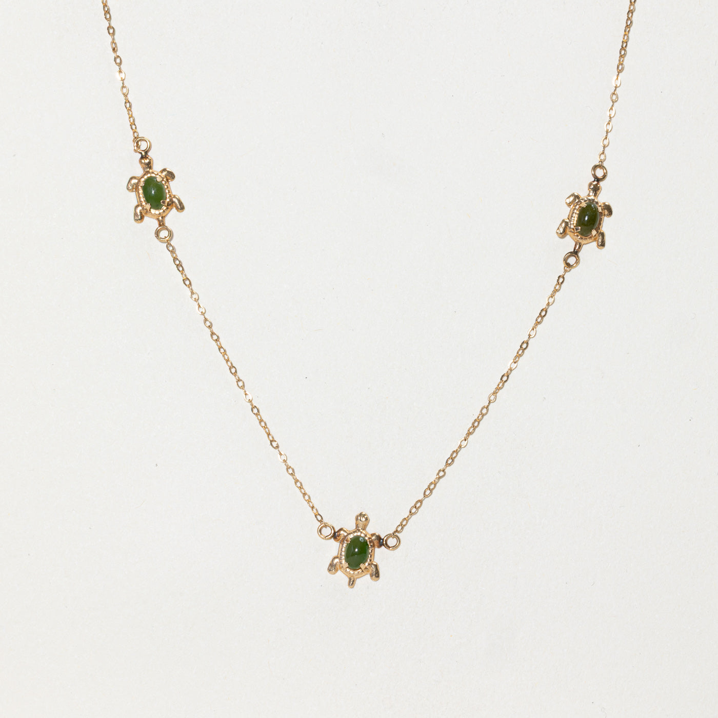 Collier pendentif tortue en serpentine à trois pierres | 0,60 ct | 40,6 cm
