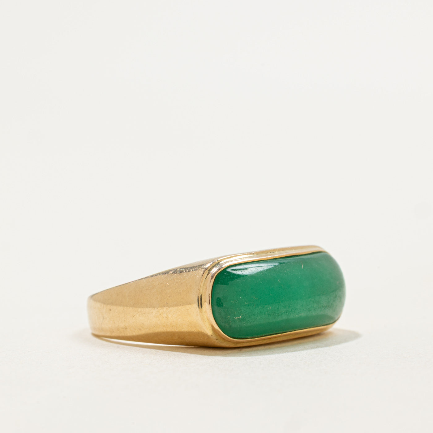 Bague en jade cabochon est-ouest 14 carats | 3,30 ct | Taille 8,75