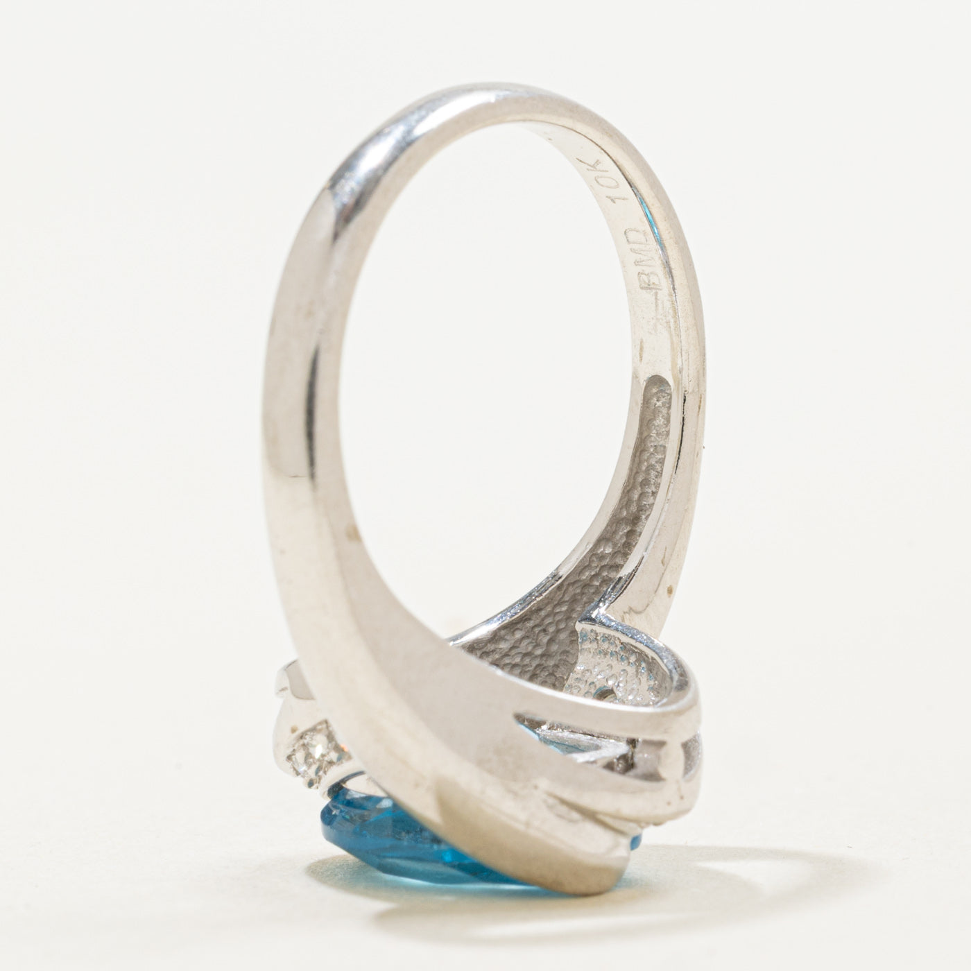 Bague sertie de topazes bleues et de diamants en or 18 carats | 3,00 ct, 0,50 ct au total | Taille 6,5