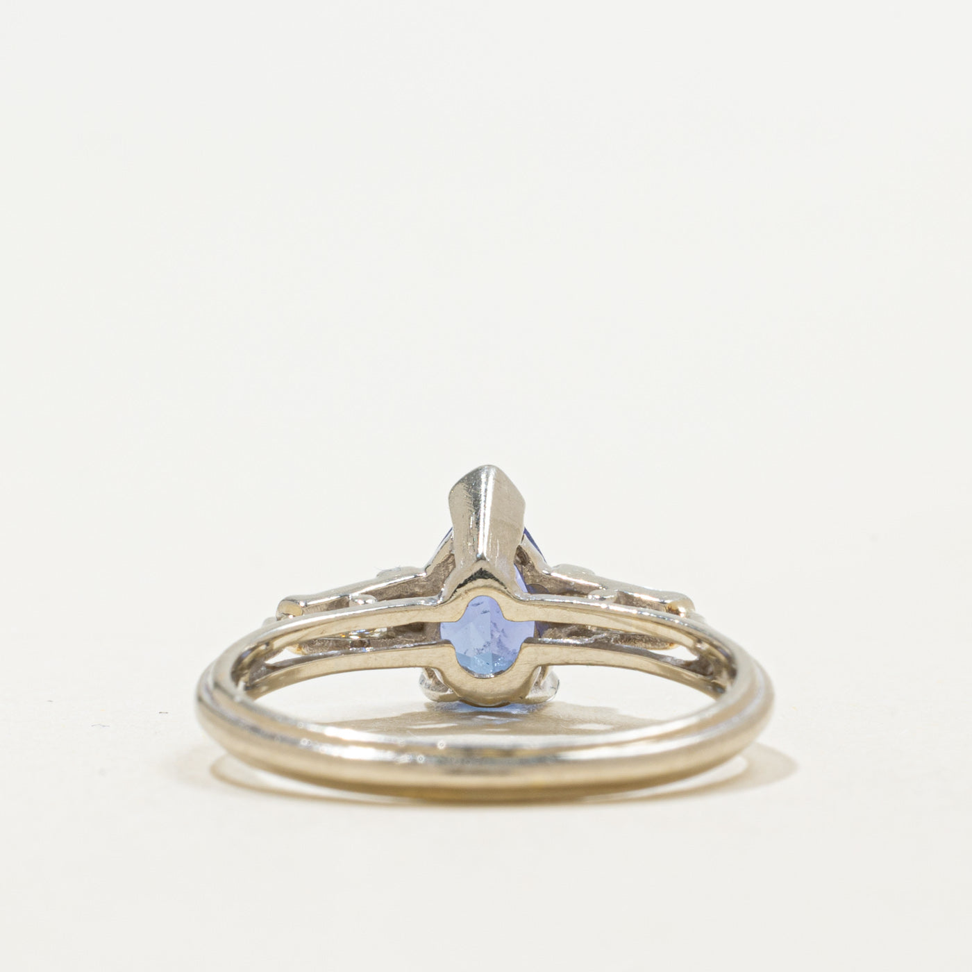 Bague en or 14 carats ornée d'une tanzanite taille poire et de diamants | 0,75 ct, 0,12 ct au total | Taille 4,75