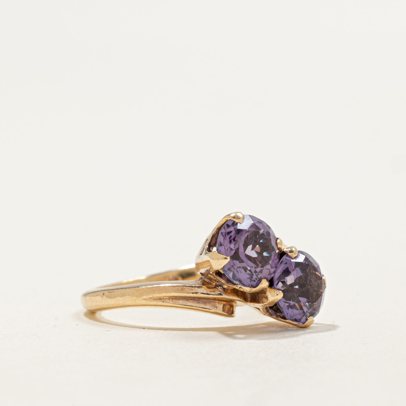 10K Toi et Moi Synthetic Colour Changing Sapphire Bypass Ring | 2.00ctw | SZ 5.5