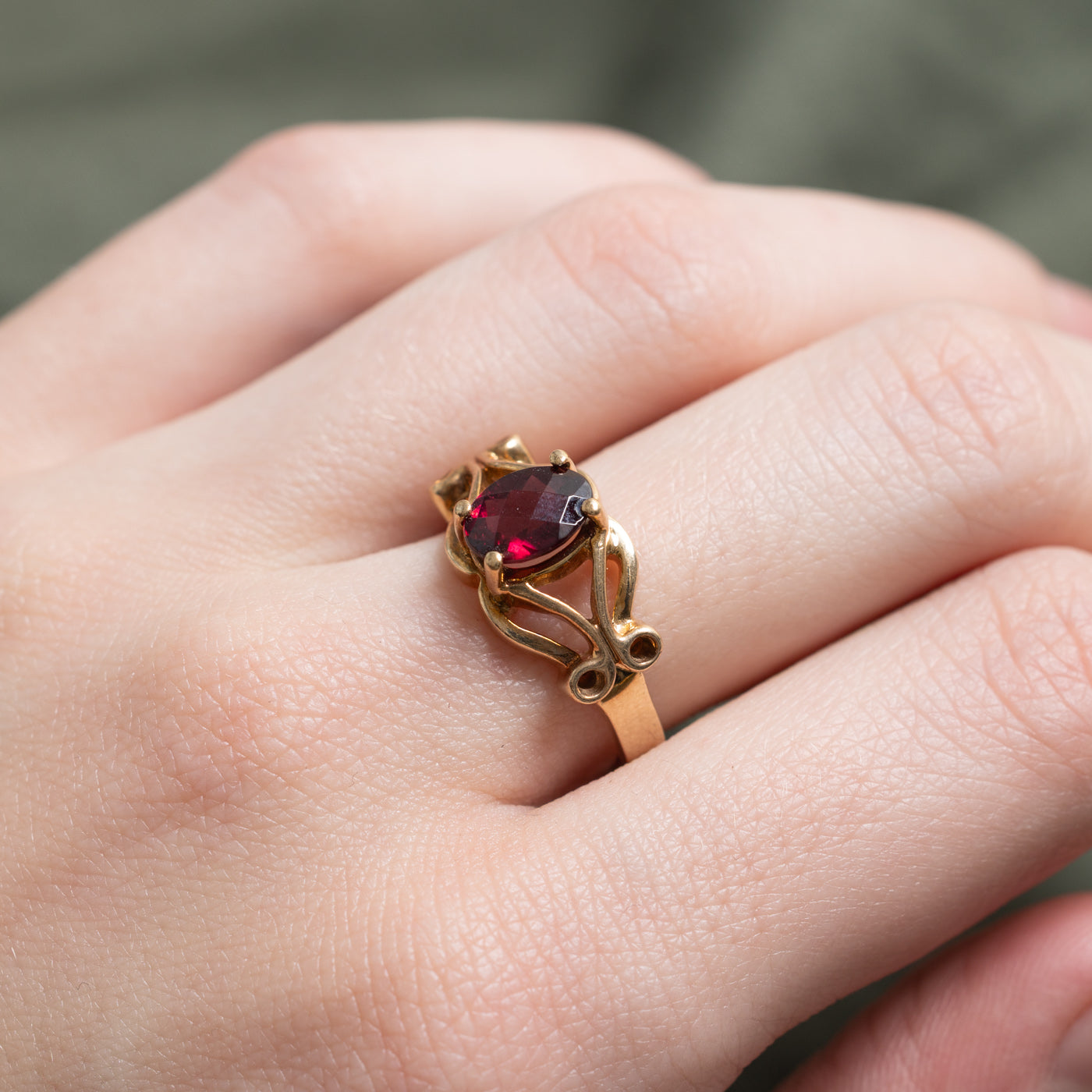 Solitaire Garnet Scrollwork Ring | 1.60ct | SZ 6.75