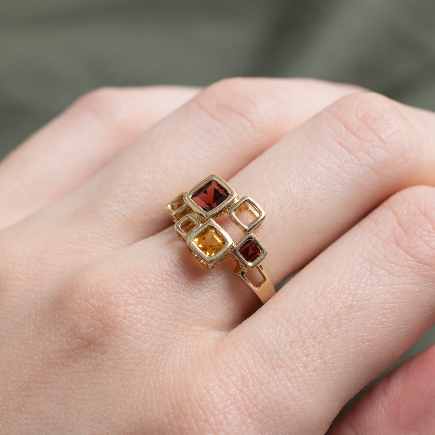 Bague géométrique en grenat et citrine taille carrée | 0,89 ct | Taille 6,75