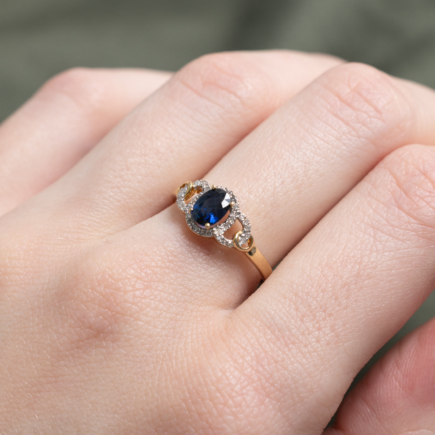 Bague à maillons ouverts avec saphir ovale et halo de diamants | Taille 7.0