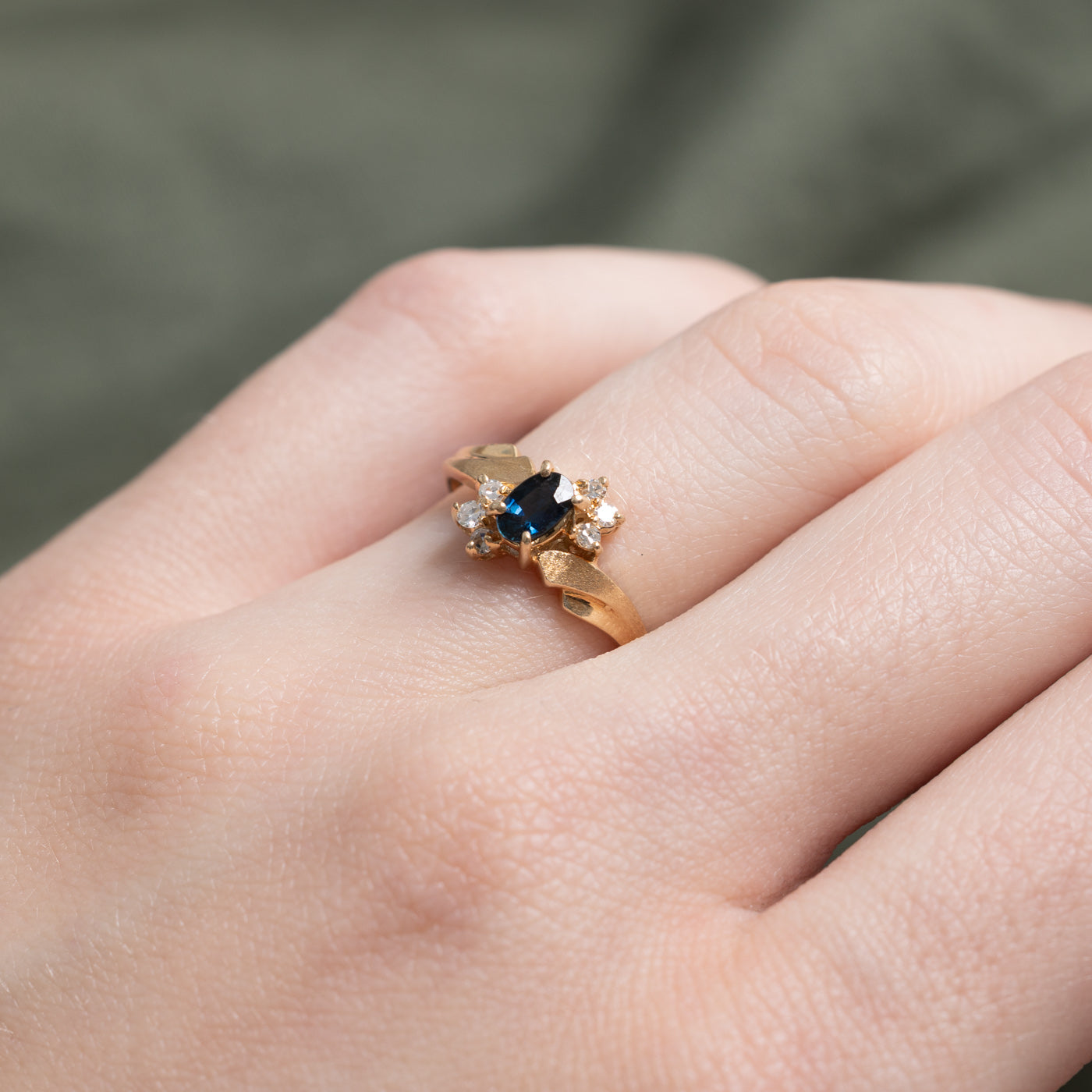Sapphire & Diamond Petal Grooved Ring | SZ 4.75