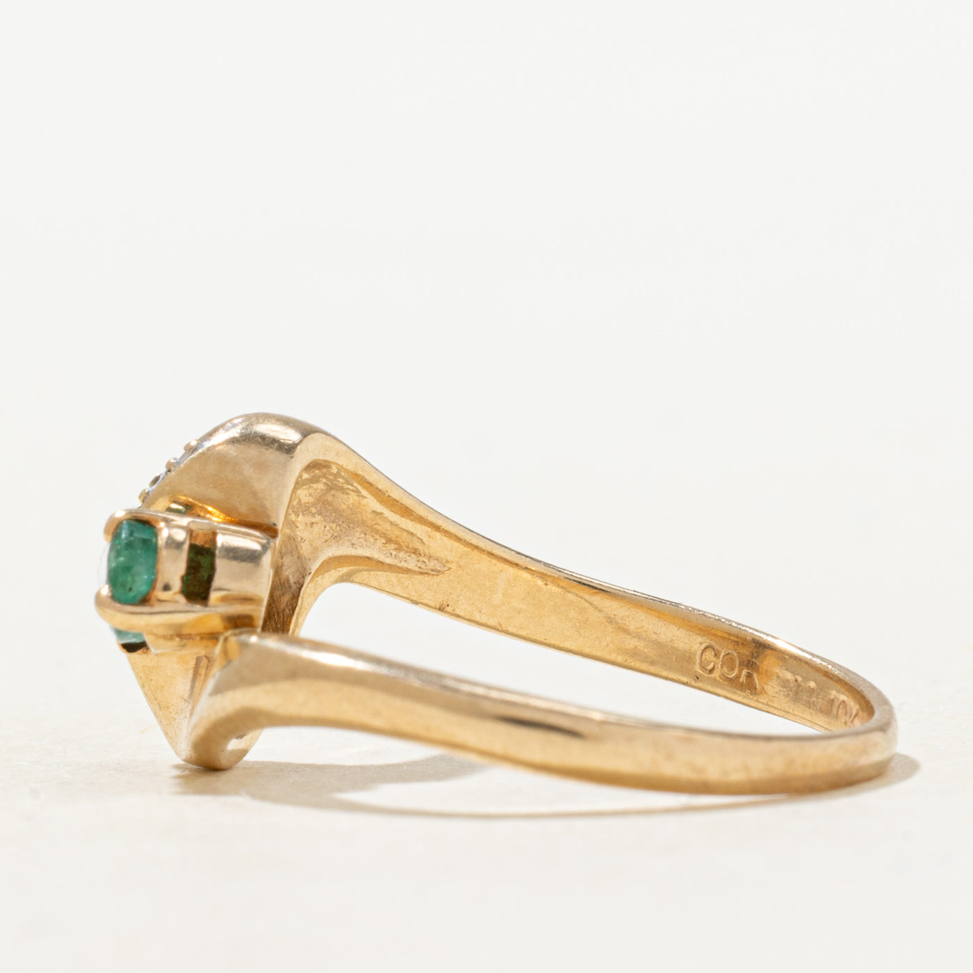 Bague contournée en émeraude taille poire et diamants | Taille 6,75