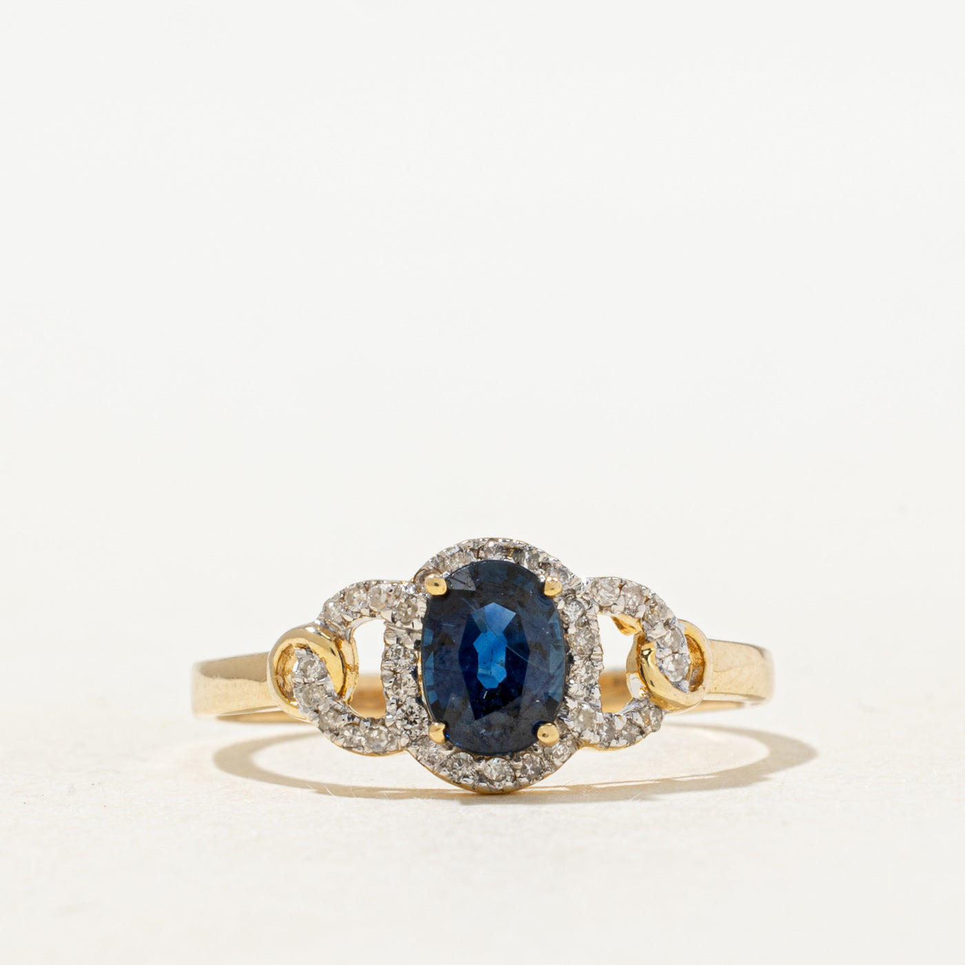 Bague à maillons ouverts avec saphir ovale et halo de diamants | Taille 7.0