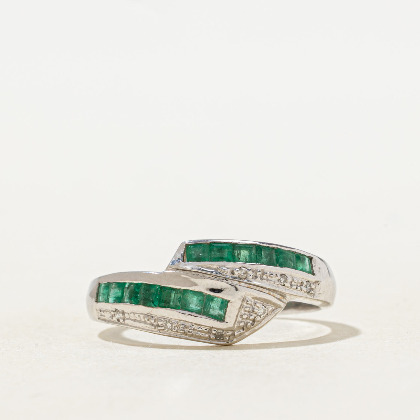 Bague sertie d'émeraudes et de diamants | Taille 6.0